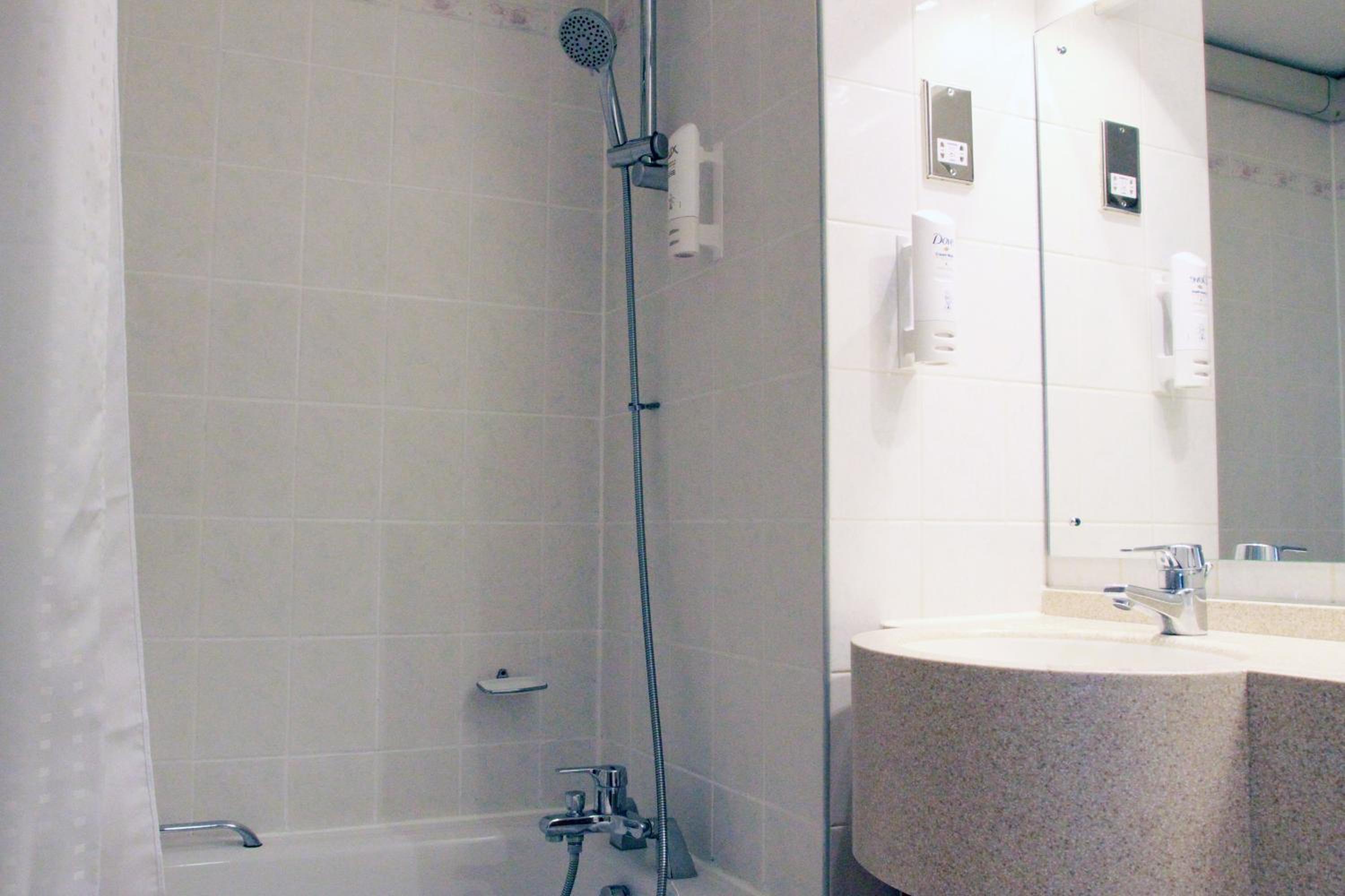 Standard Double Room - Photo 7