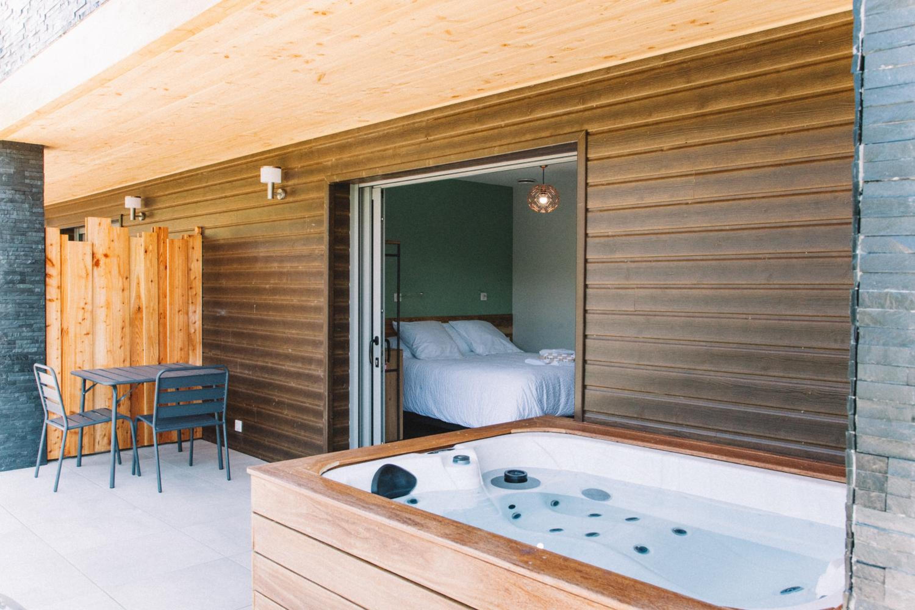 Suite with Hot Tub photo 1