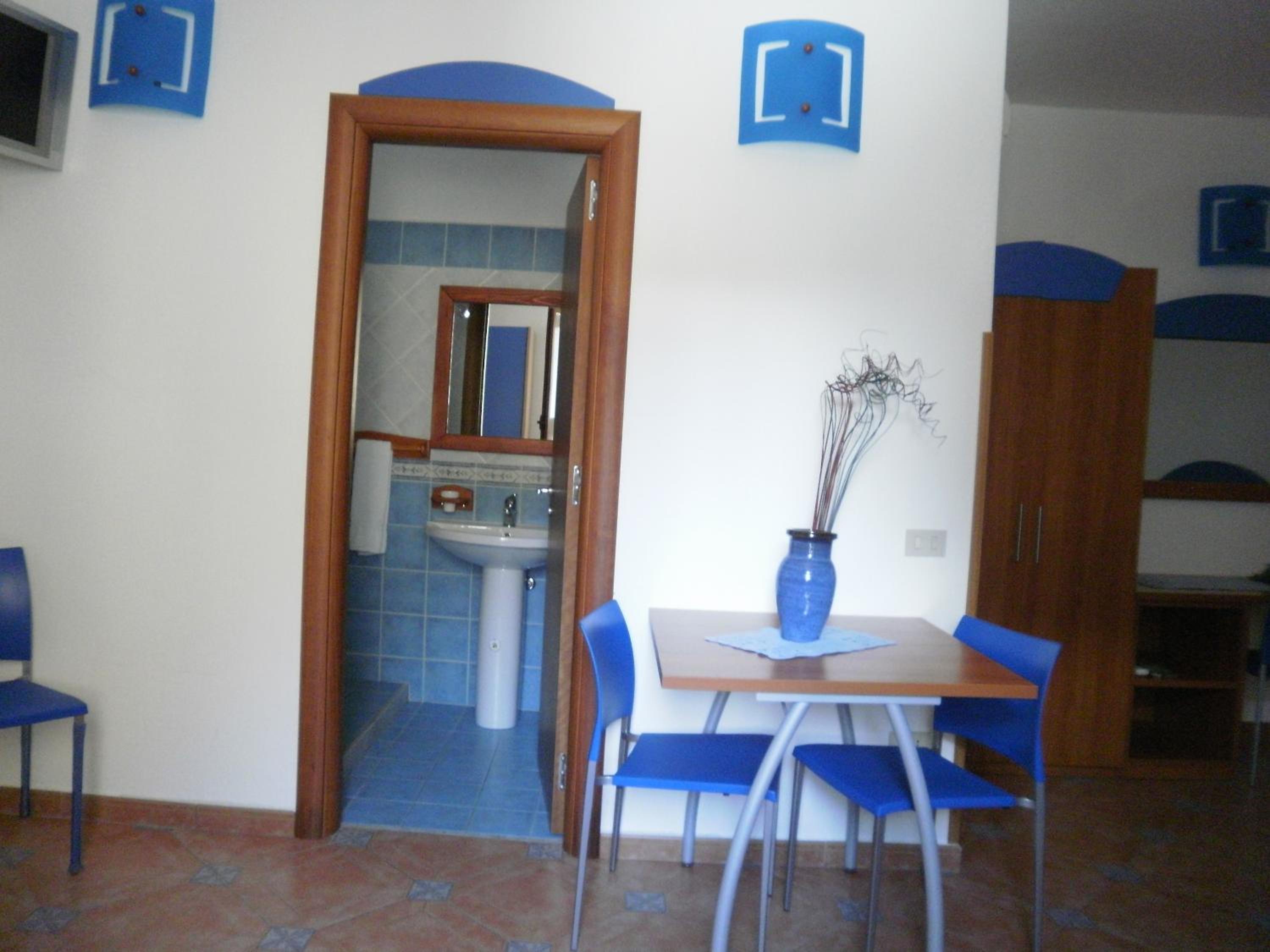 Studio (2 Adults + 2 Children) photo 2
