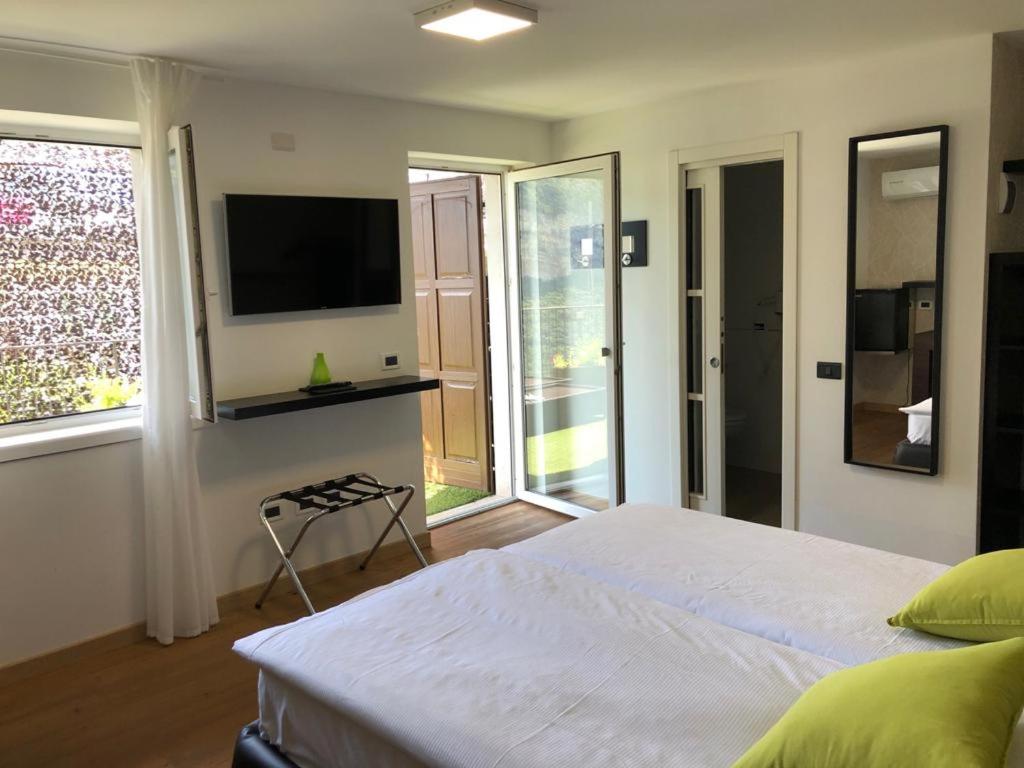 Superior Double Room with External Spa Bath - Photo 2