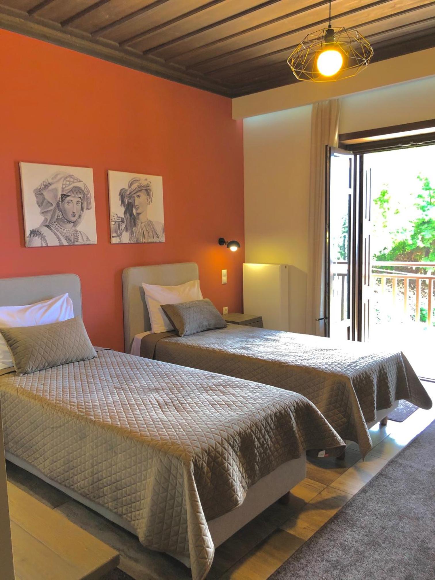Standard Twin Room with Mountain View photo 3
