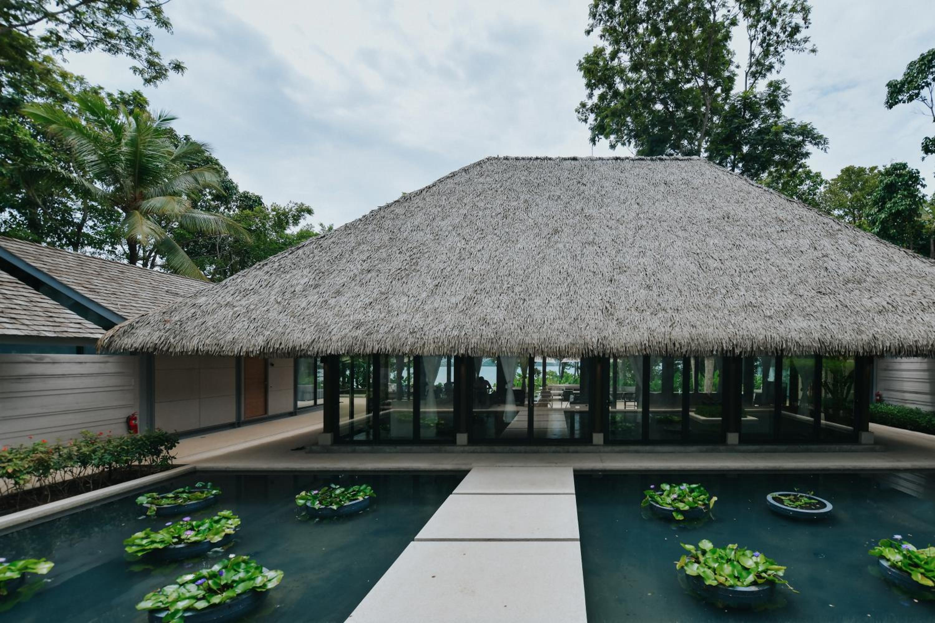 Four-Bedroom Oceanview Pool Villa with Schedule Boat Transfer photo 3