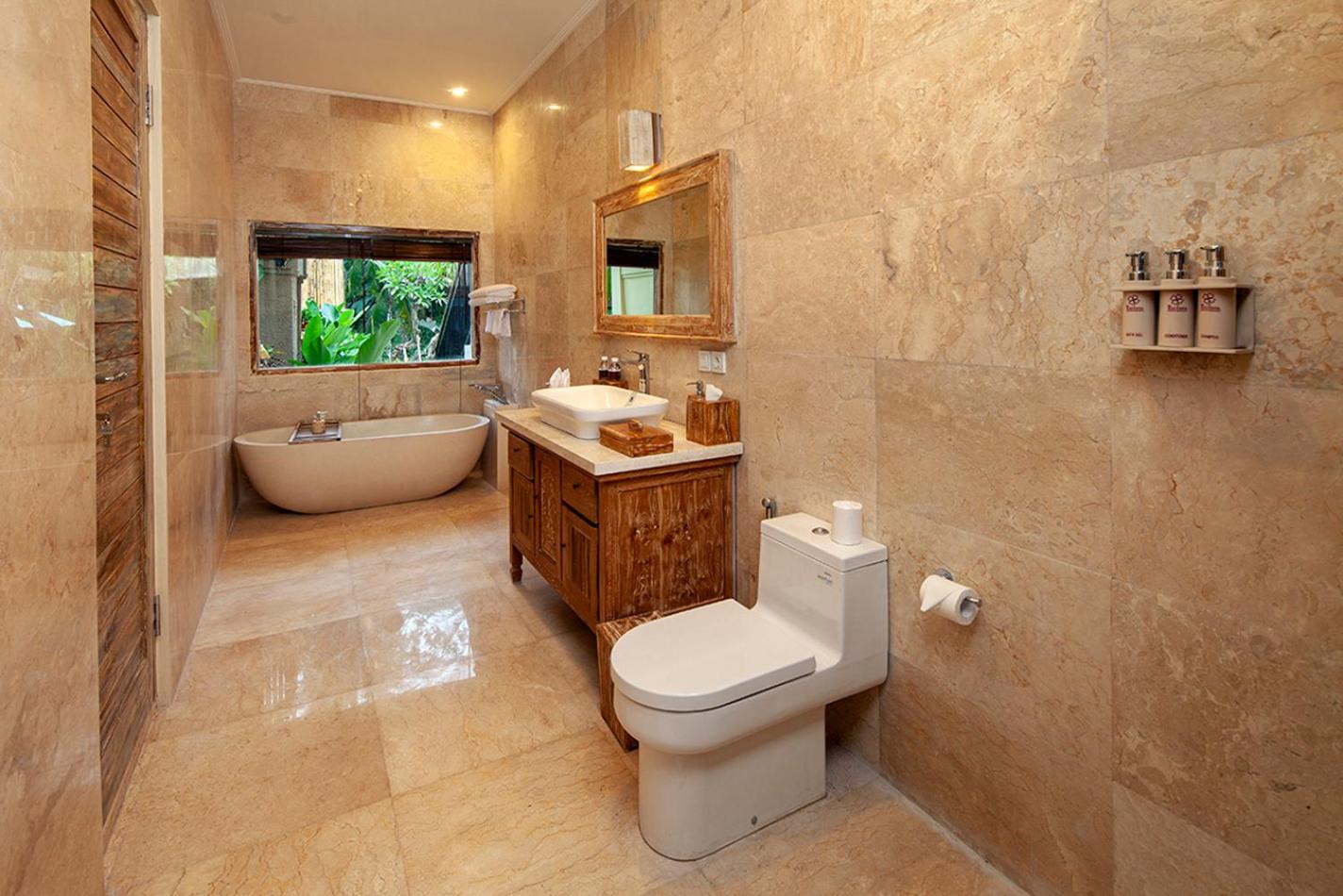 Deluxe Room with Pool View - Photo 4