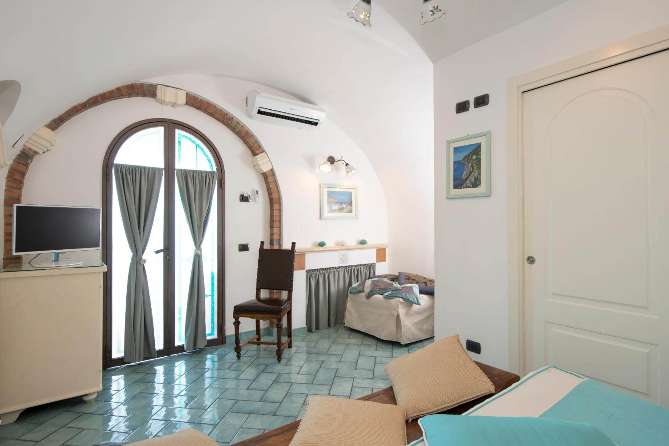 Classic Double or Twin Room - Photo 7