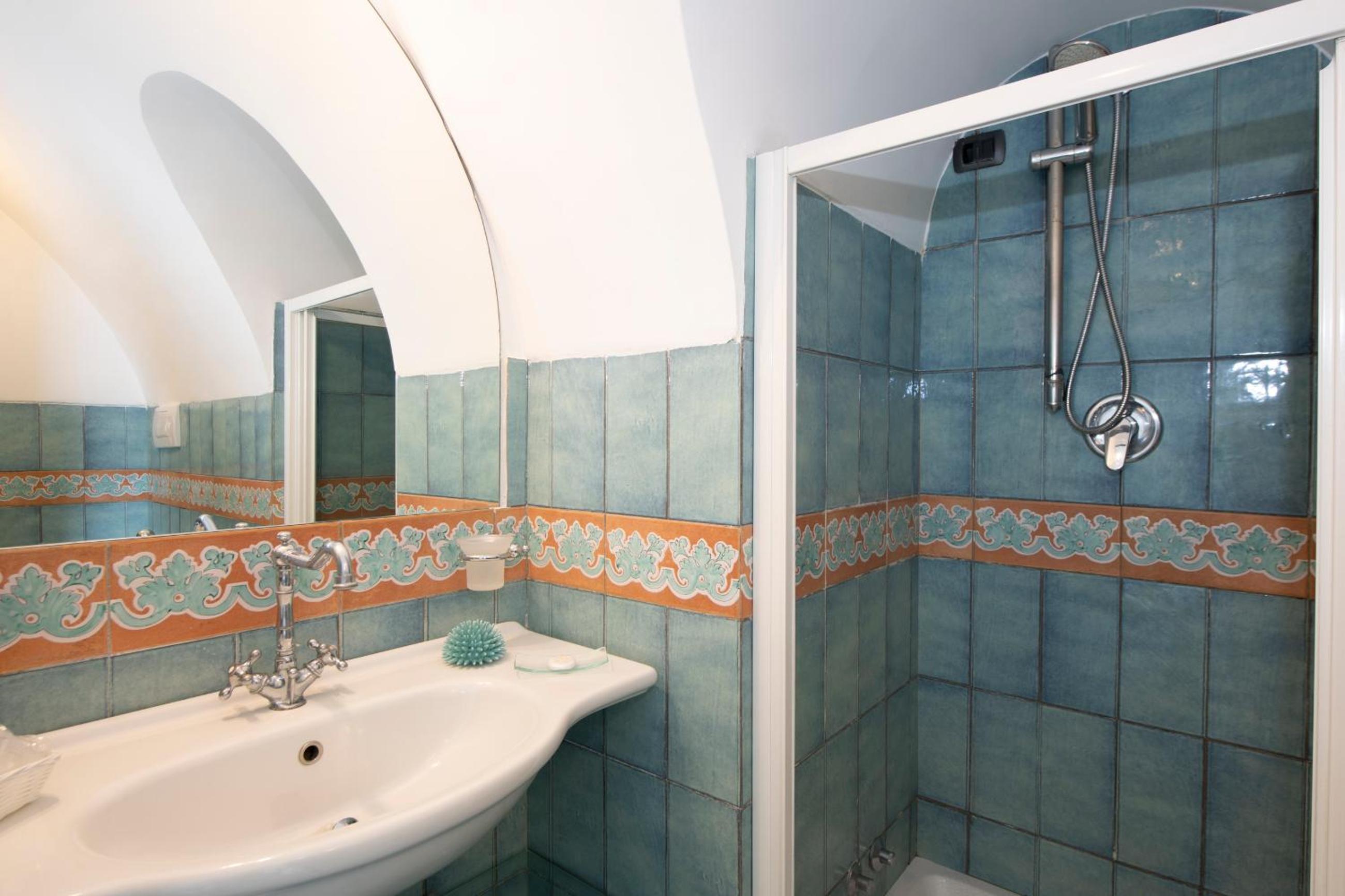 Classic Double or Twin Room - Photo 6