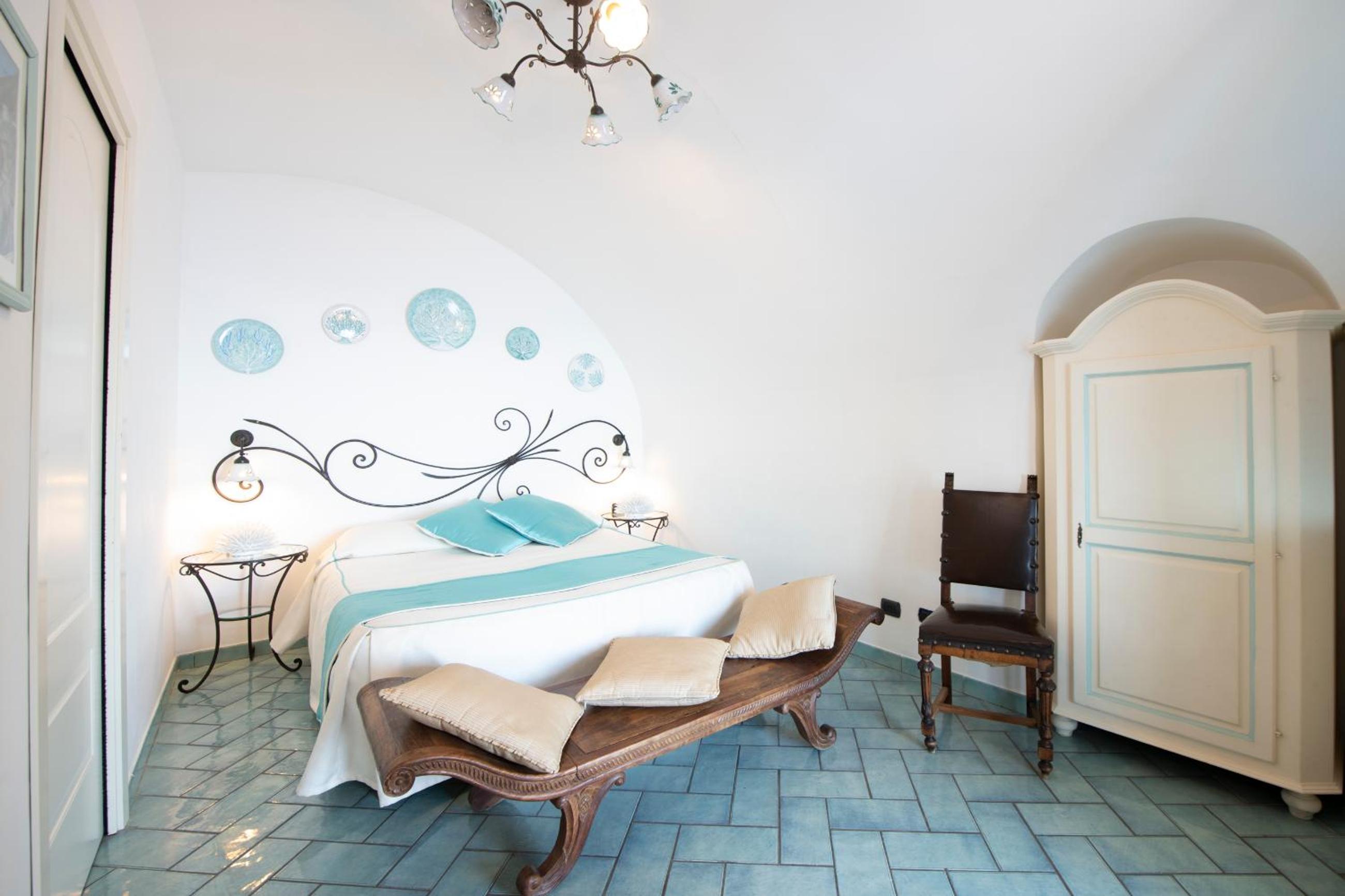 Classic Double or Twin Room - Photo 9