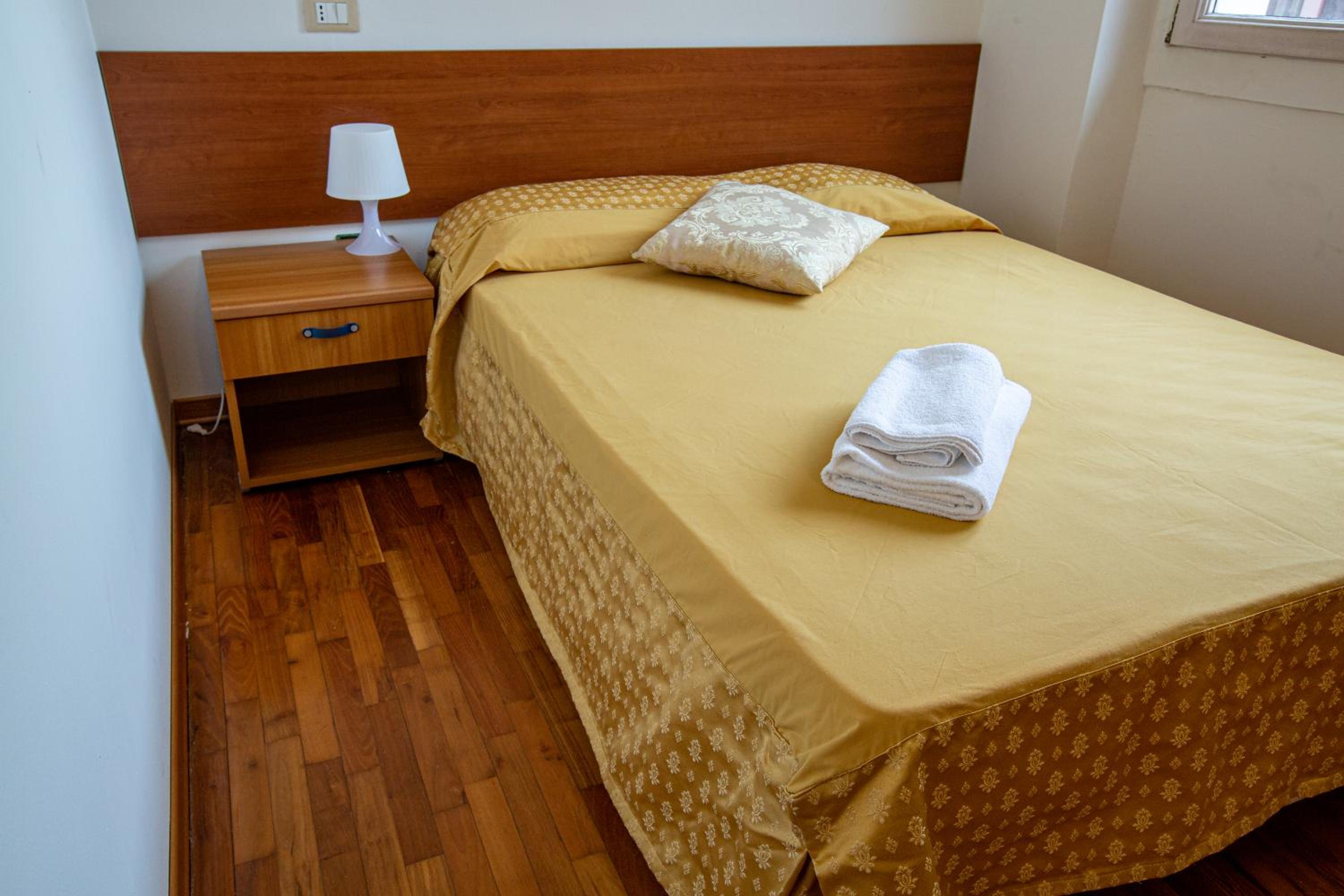 Single Room photo 1