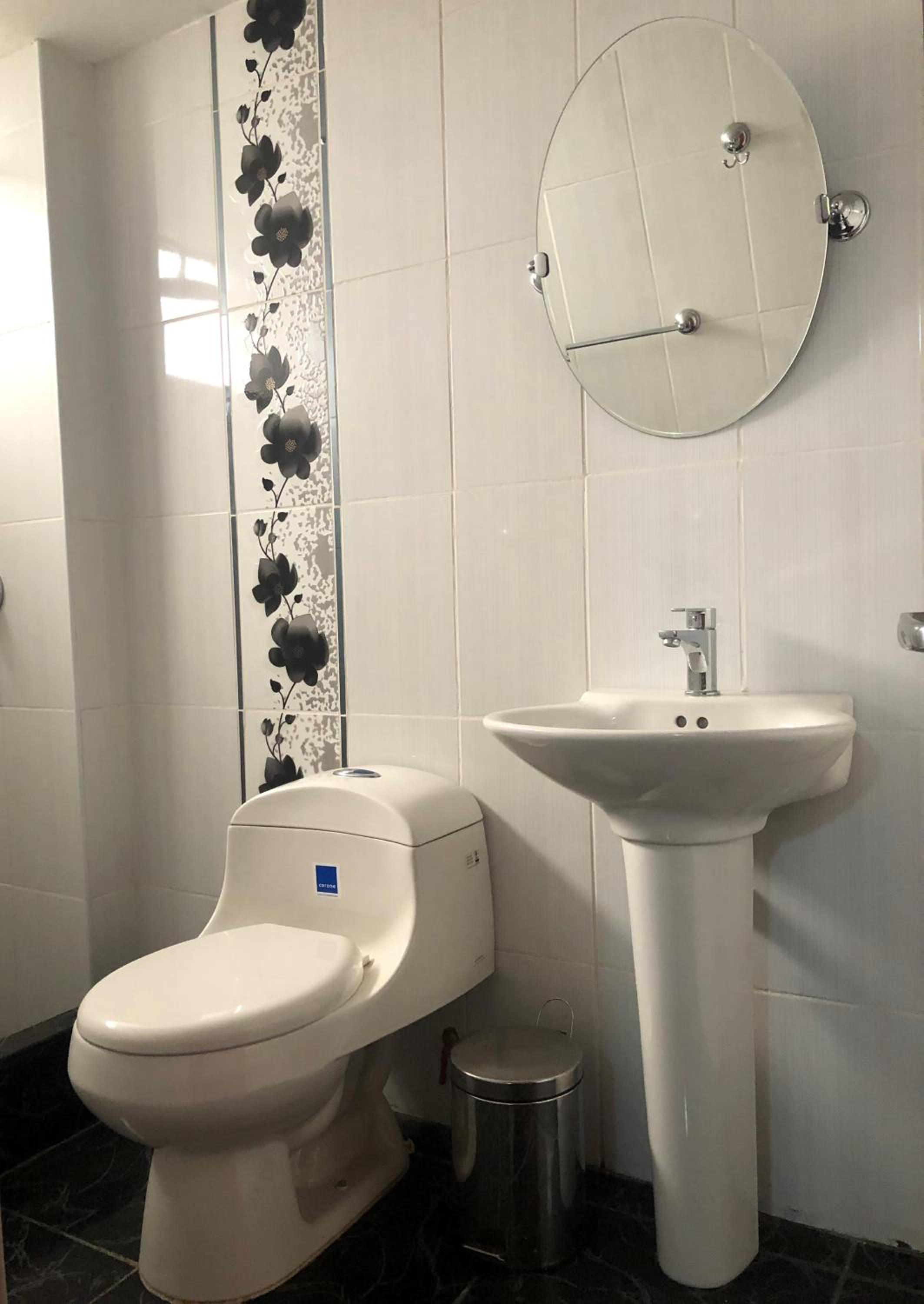 Twin Room with Private Bathroom photo 2