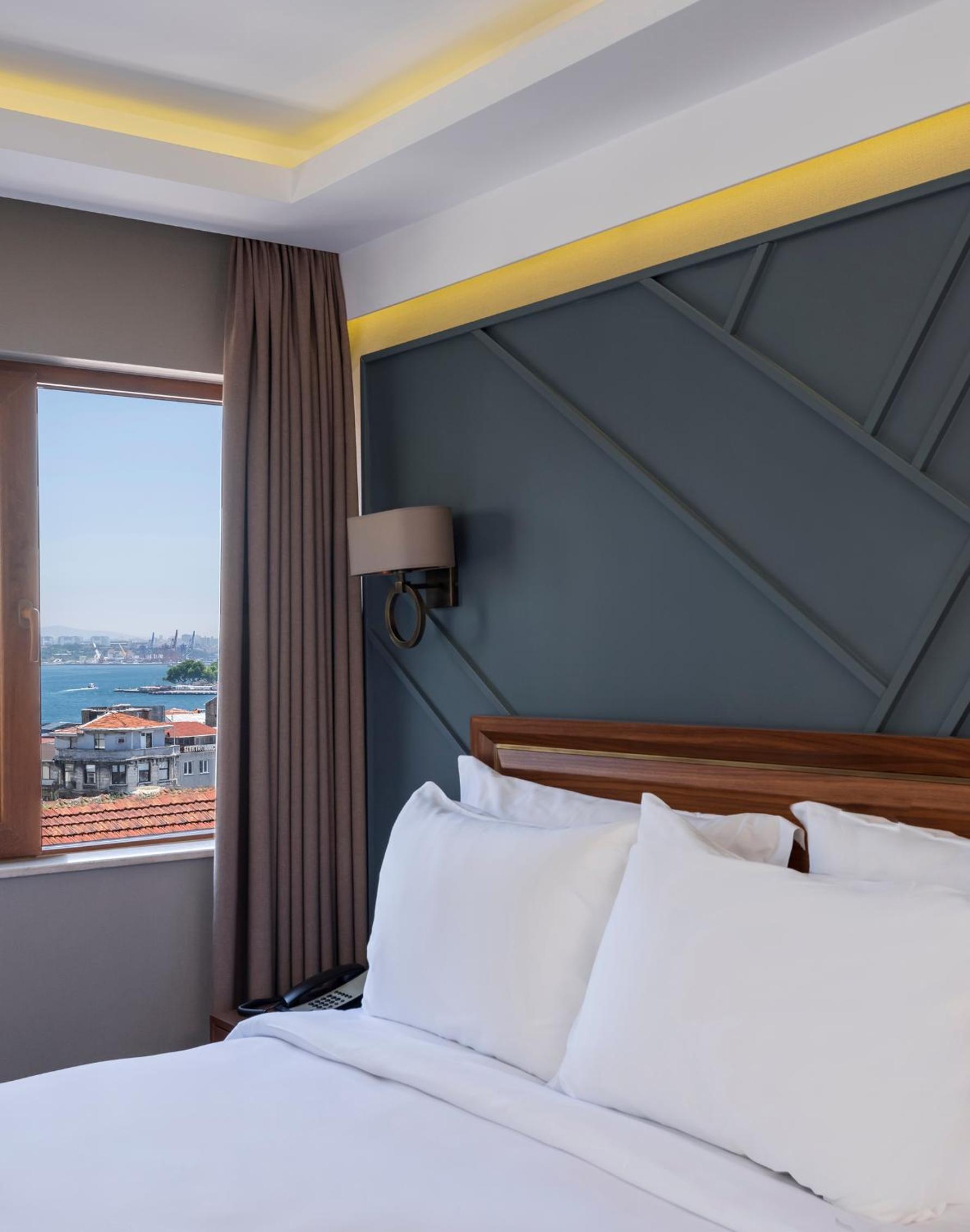 Deluxe Double Room with Sea View photo 3