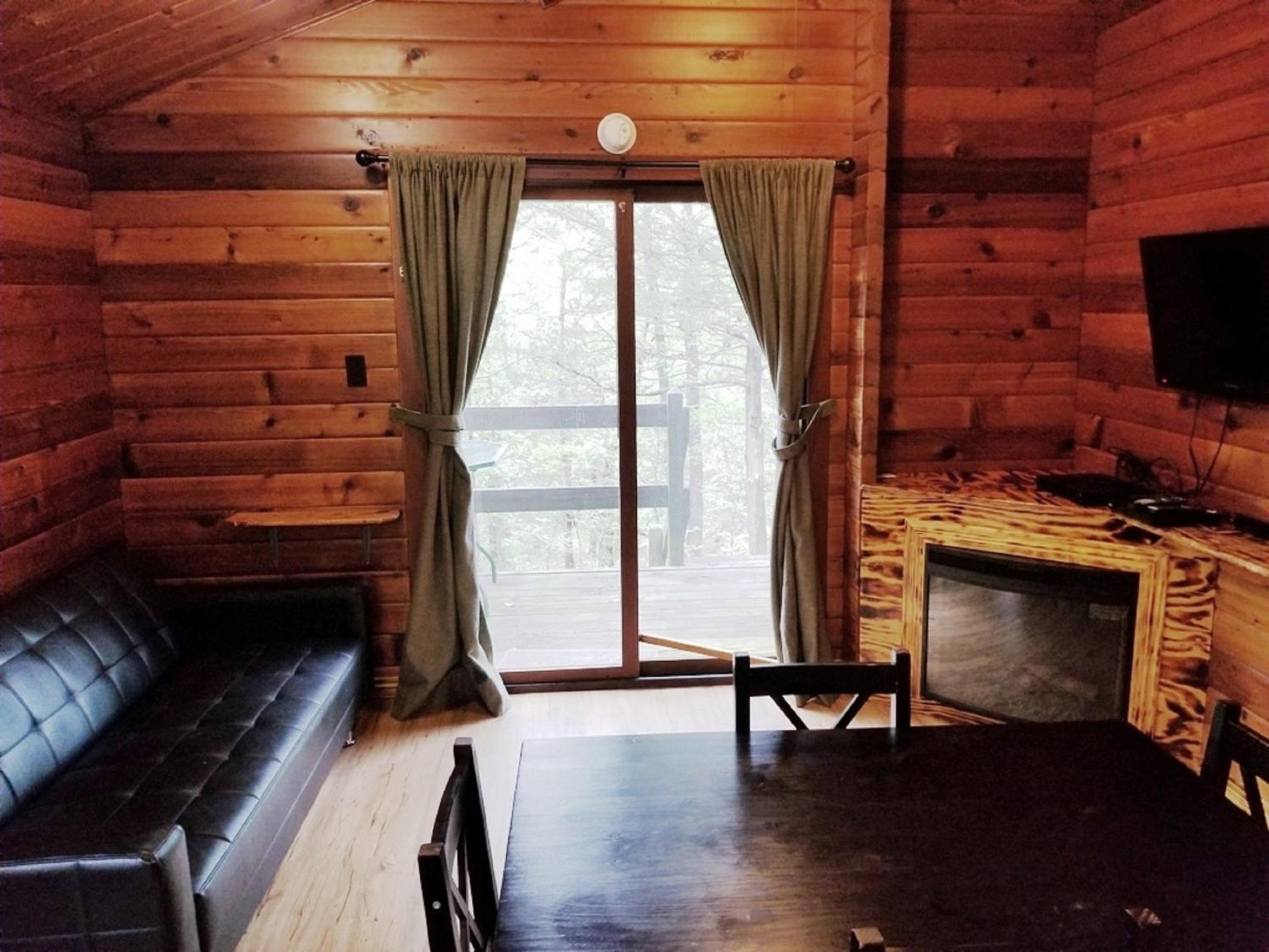 One-Bedroom Cabin photo 1