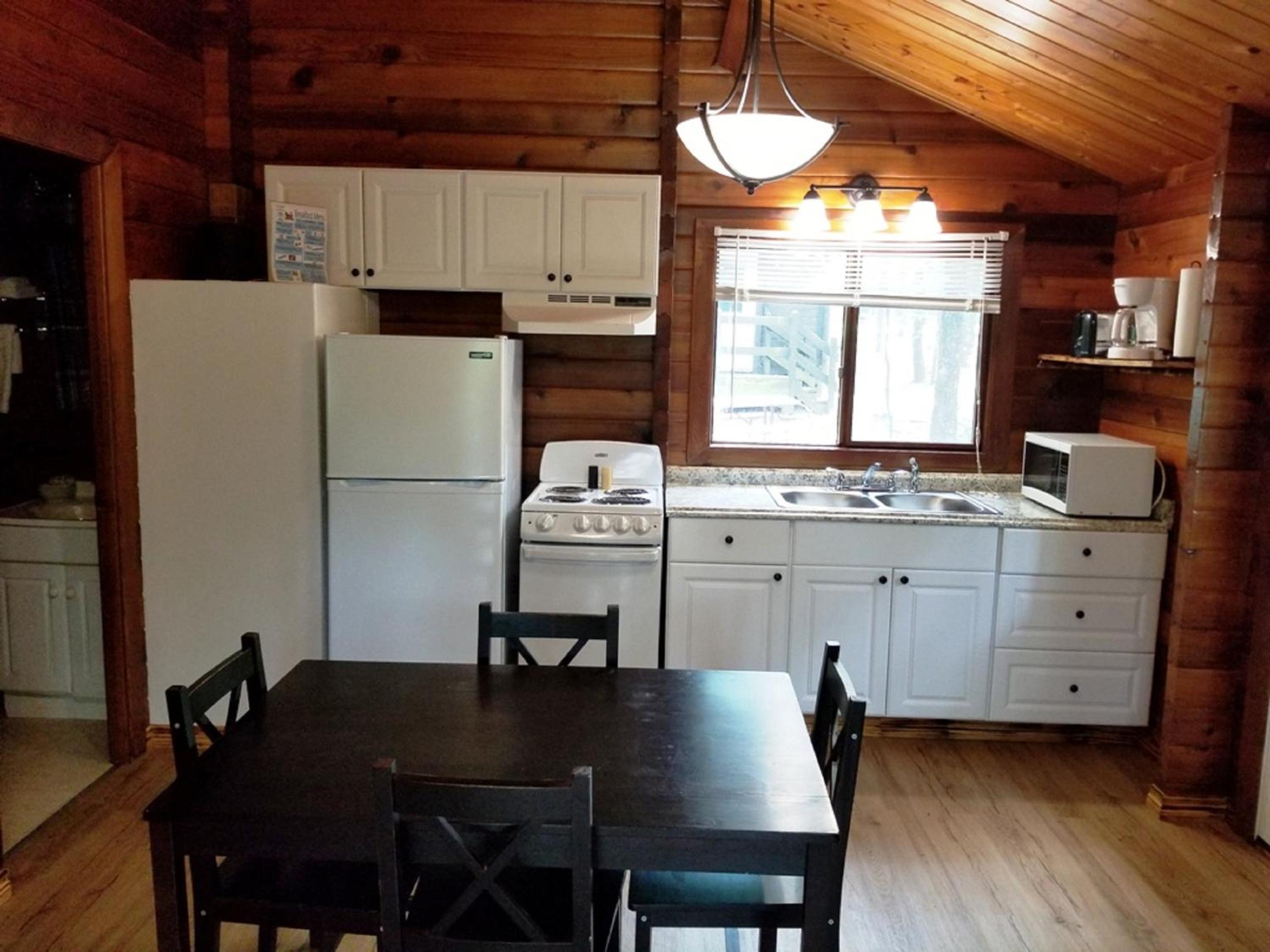 One-Bedroom Cabin photo 3