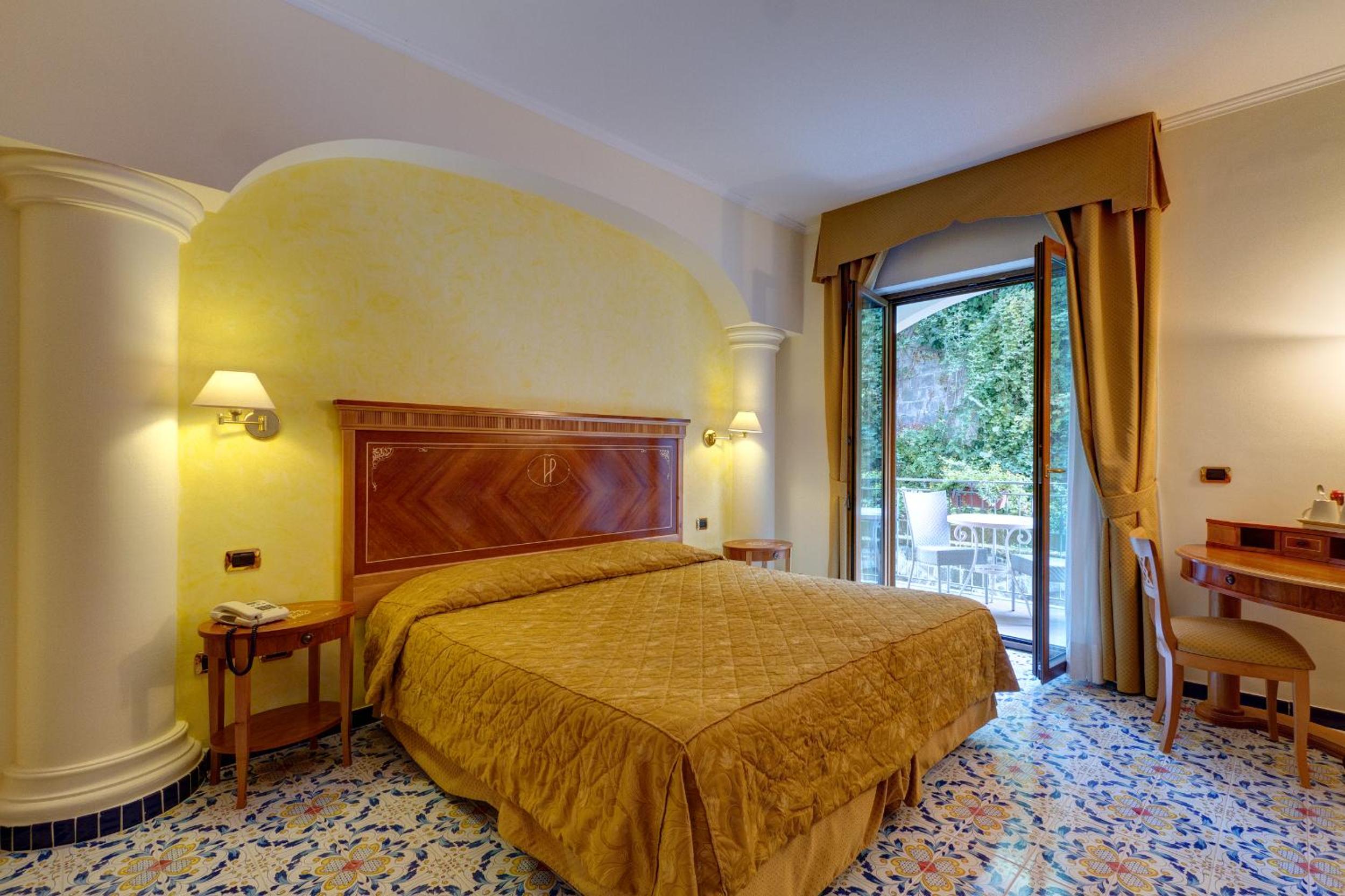 Quadruple Room - Photo 1