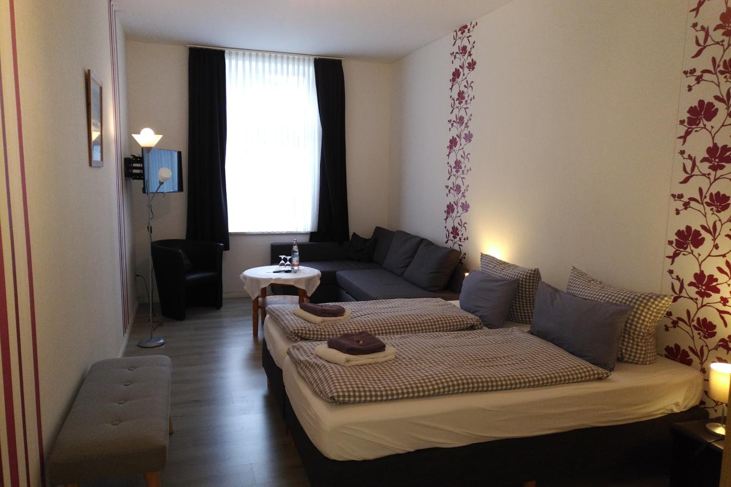 Family Room - Photo 5