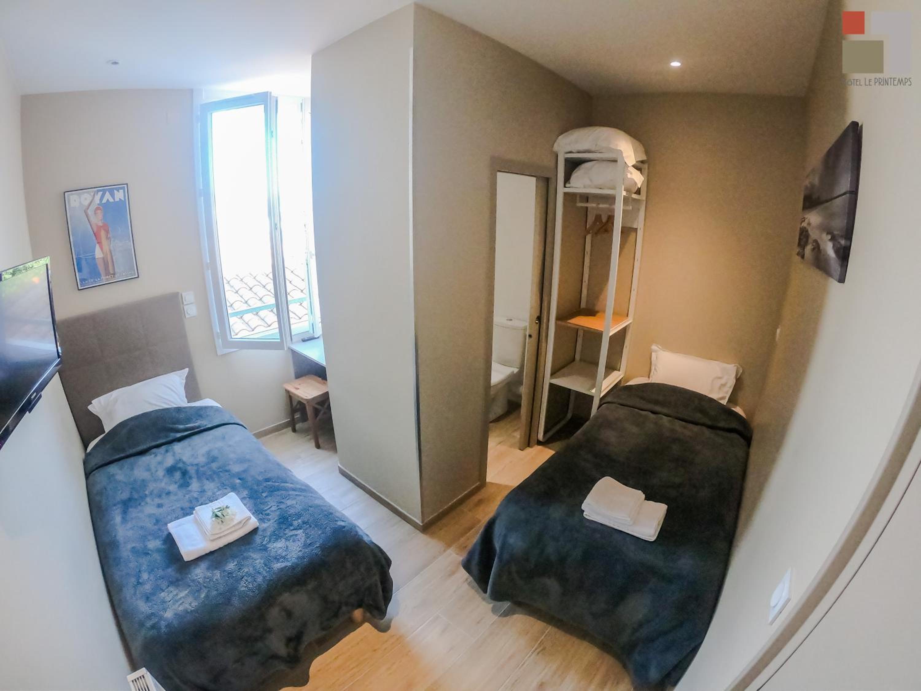 Economy Twin Room photo 2