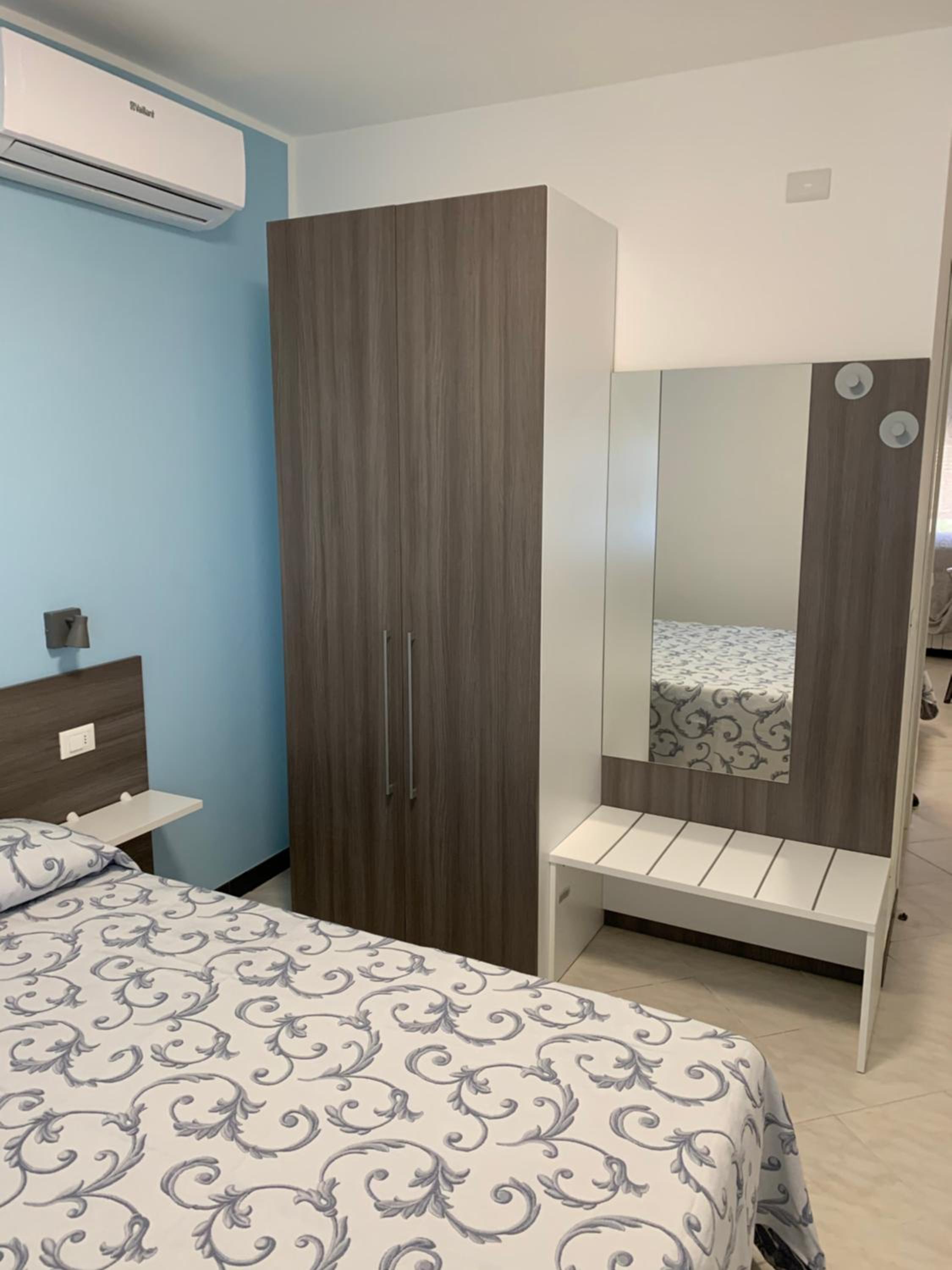 Deluxe Triple Room with Sea View - Photo 8