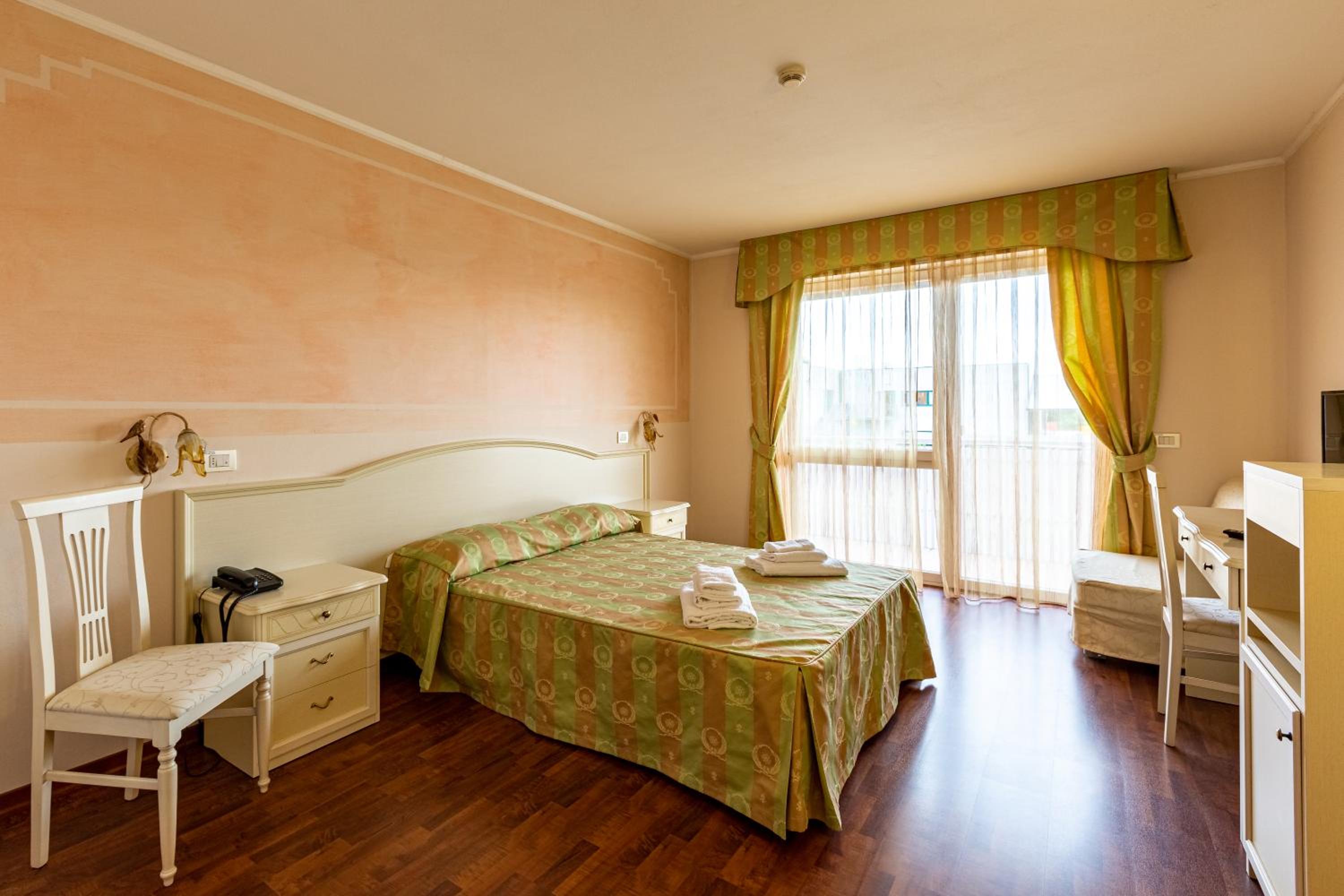 Double or Twin Room photo 1