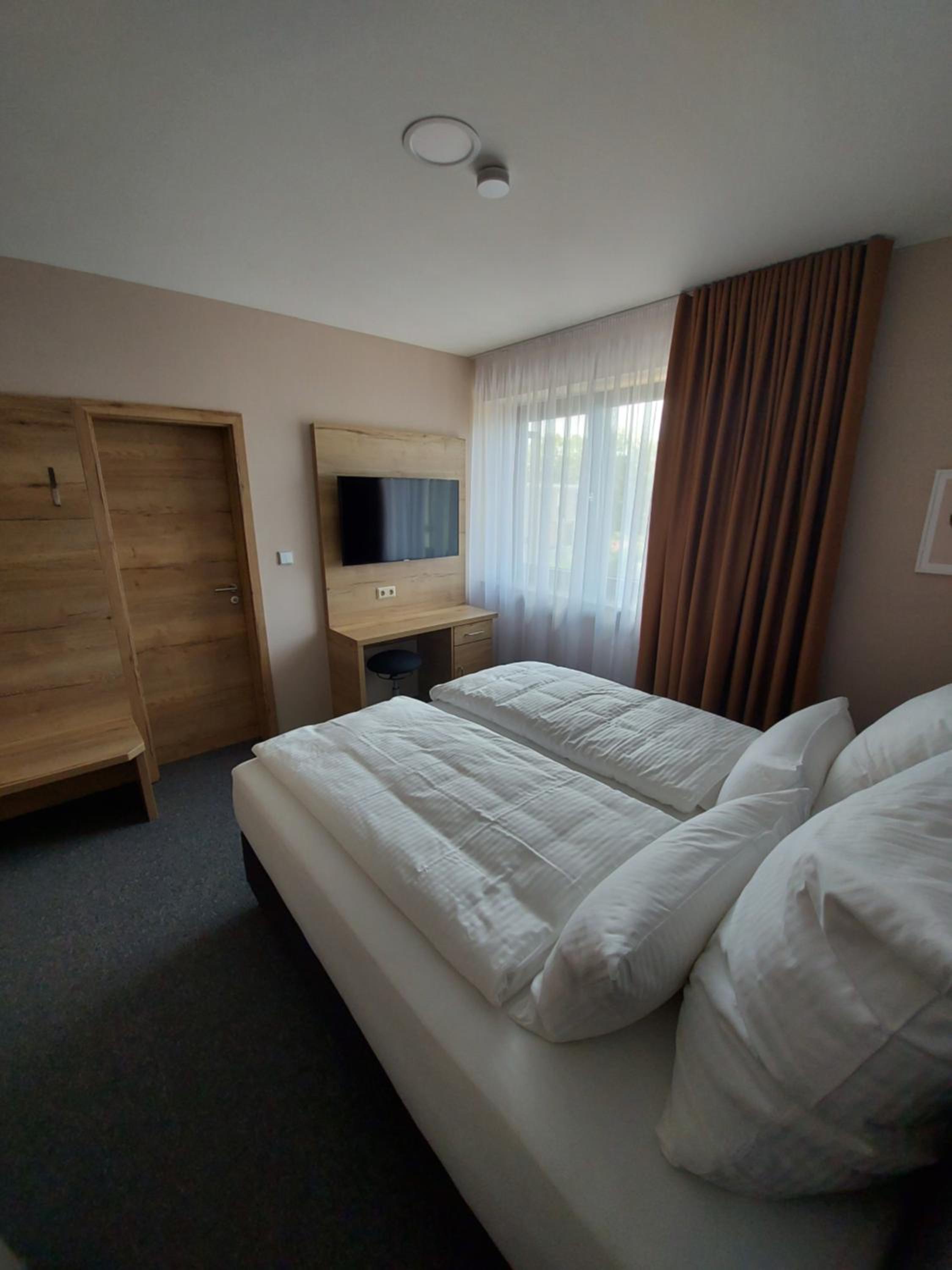 Deluxe Double Room photo 3