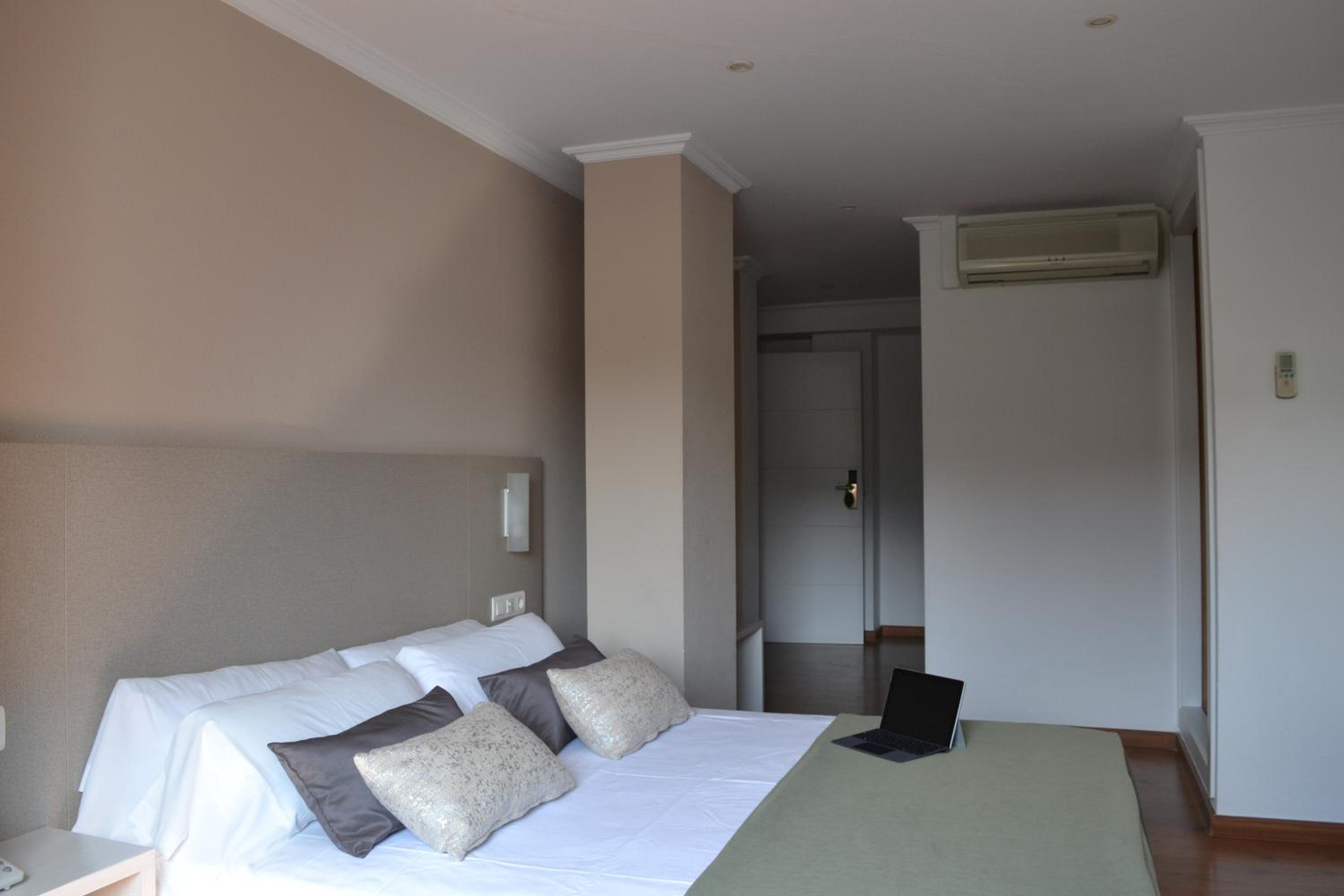 Double or Twin Room - Photo 5