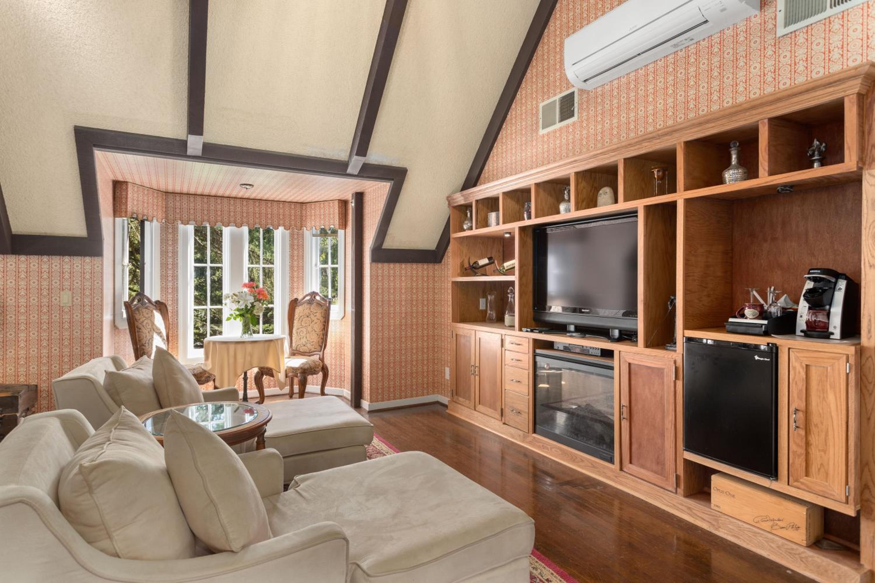 Deluxe King Room photo 3