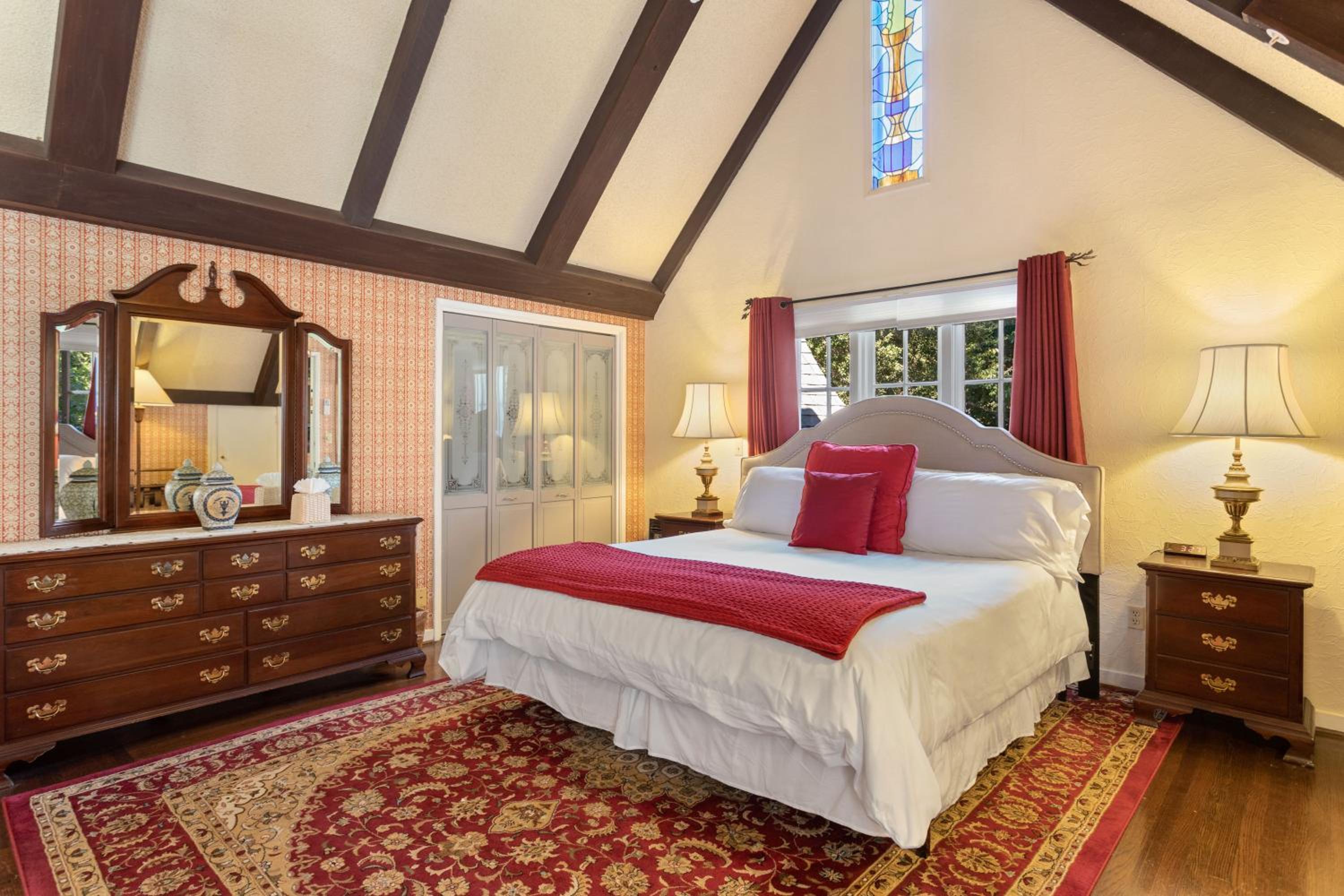 Deluxe King Room photo 1