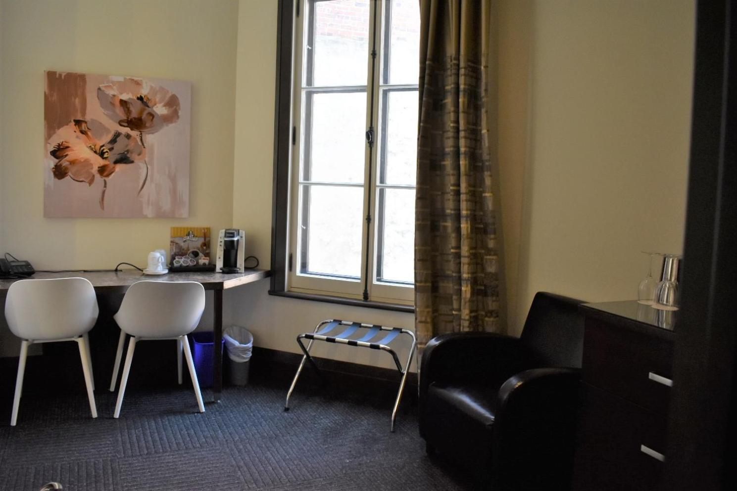Junior Suite with 2 Beds photo 3