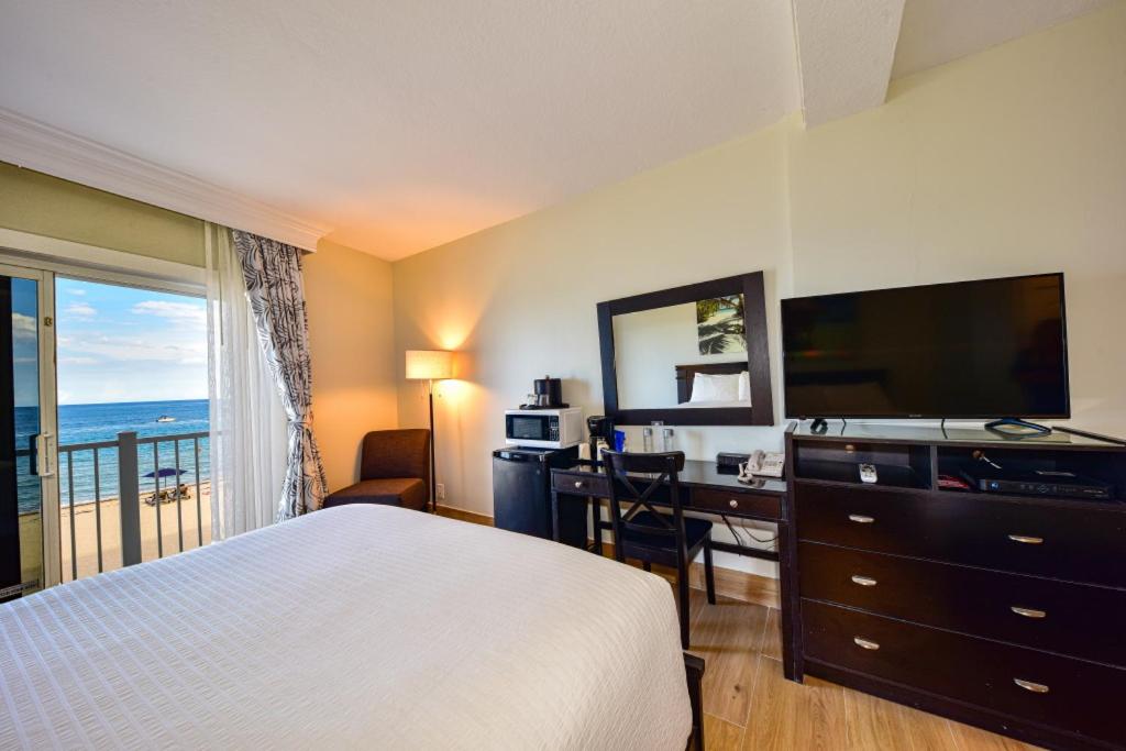 King Room - Oceanfront photo 3