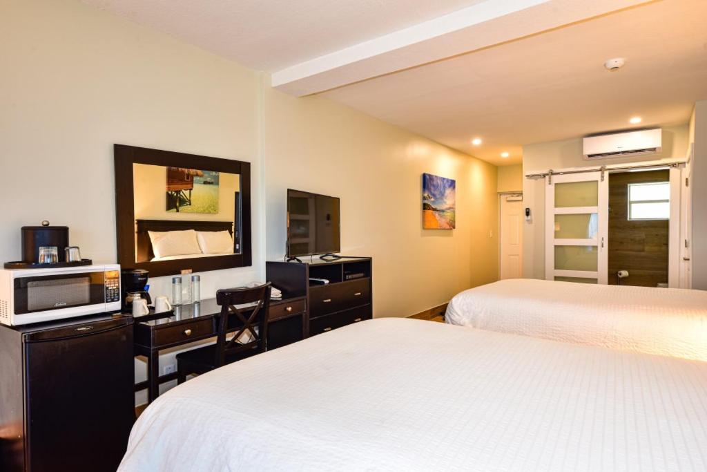 Oceanfront Queen Room photo 3