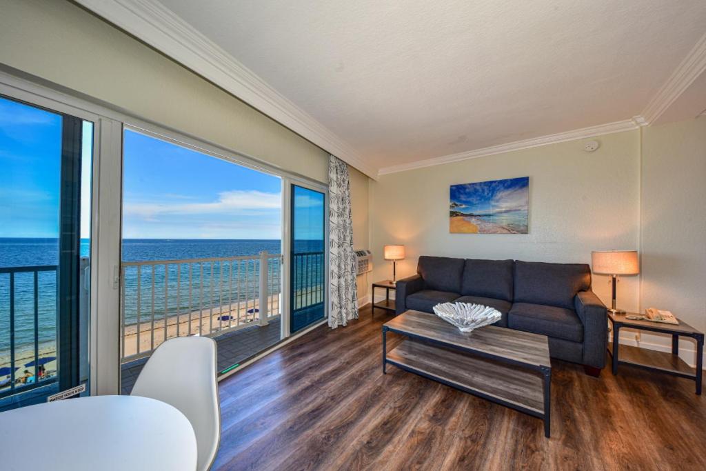 Oceanfront King Suite photo 3