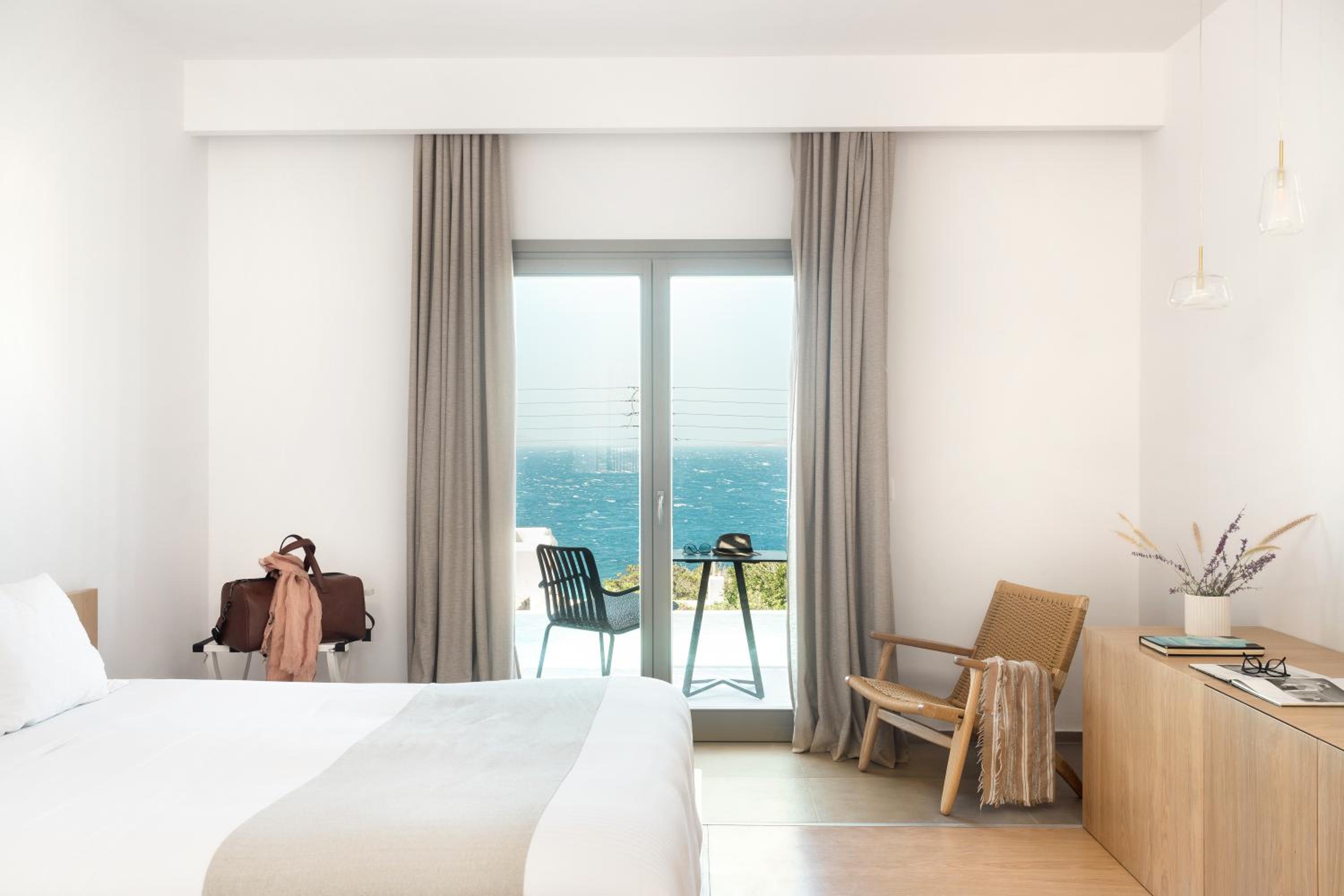 Executive Suite with Sea View and Heated Pool - Photo 1