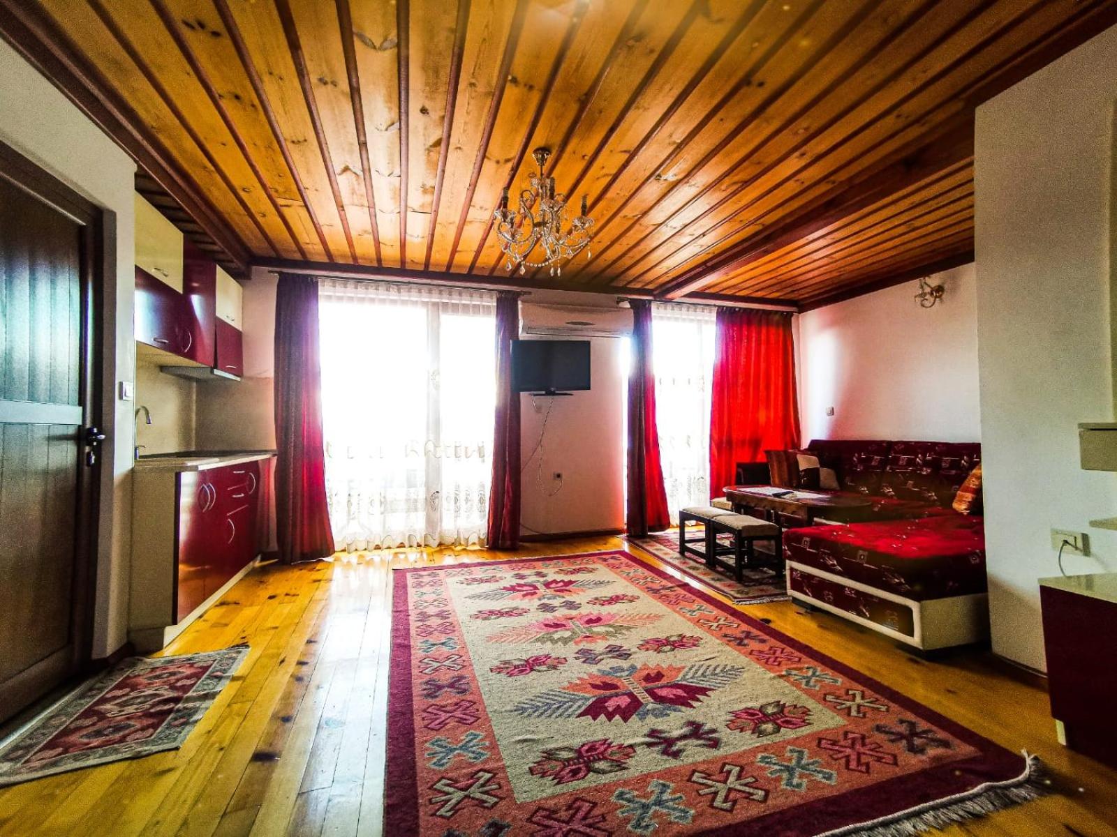 Apartment with Lake View - Photo 3