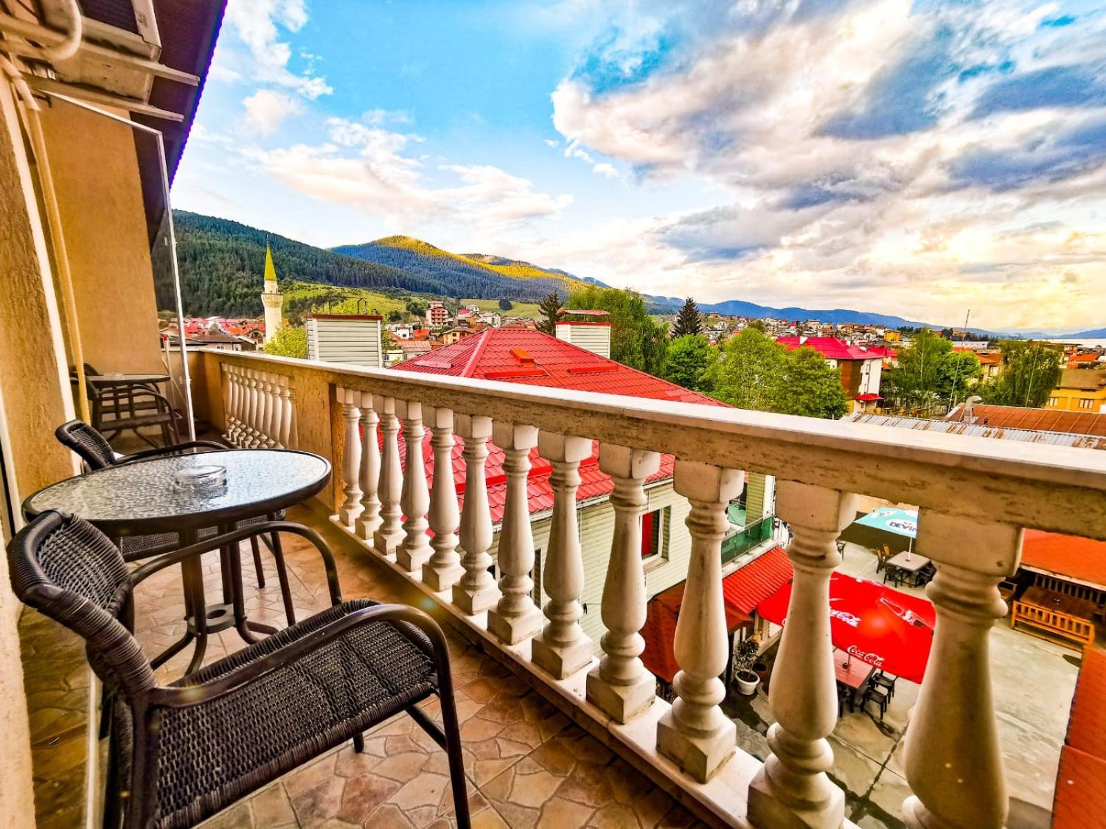 Apartment with Lake View - Photo 4
