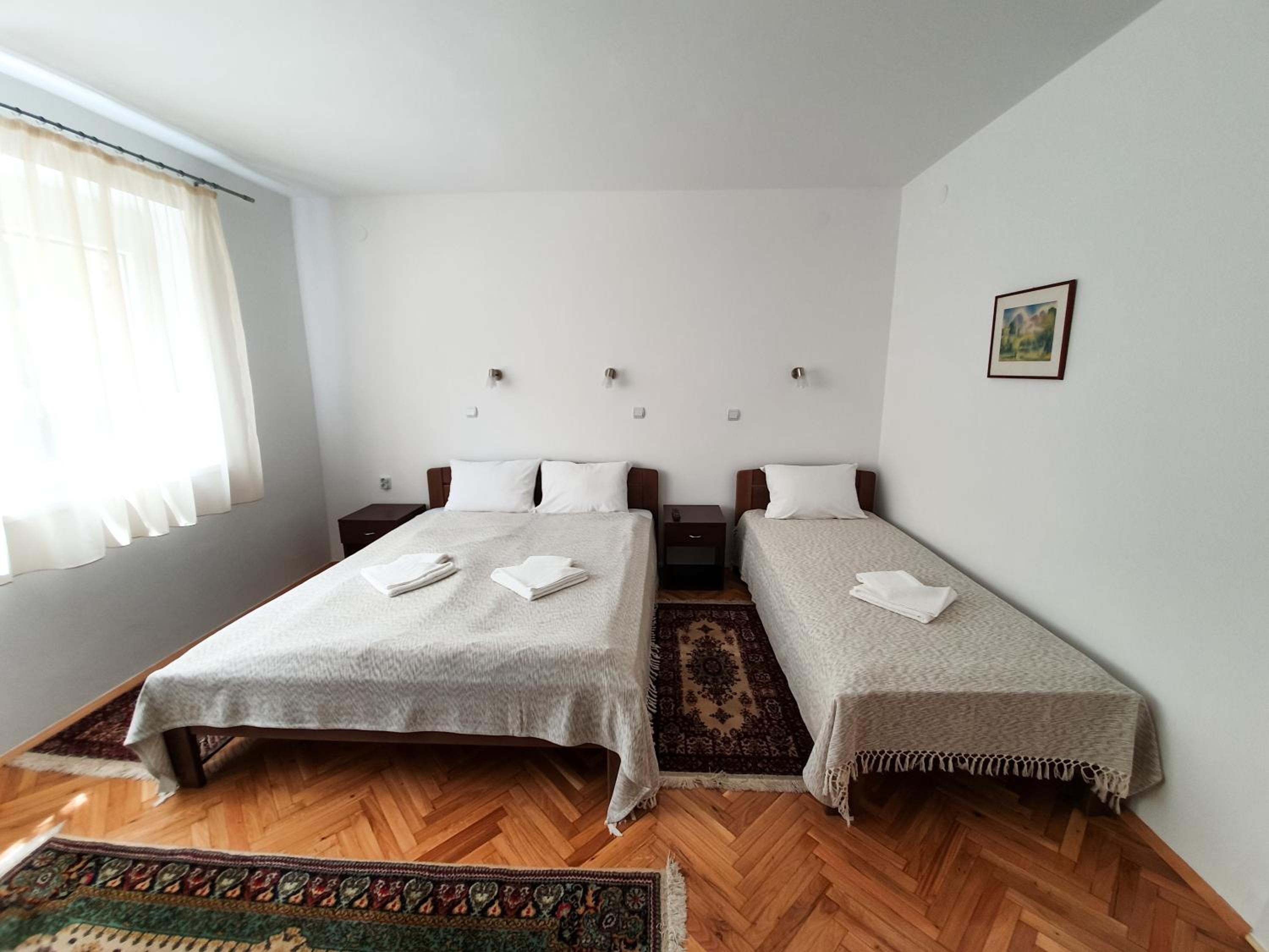 One-Bedroom Apartment photo 1
