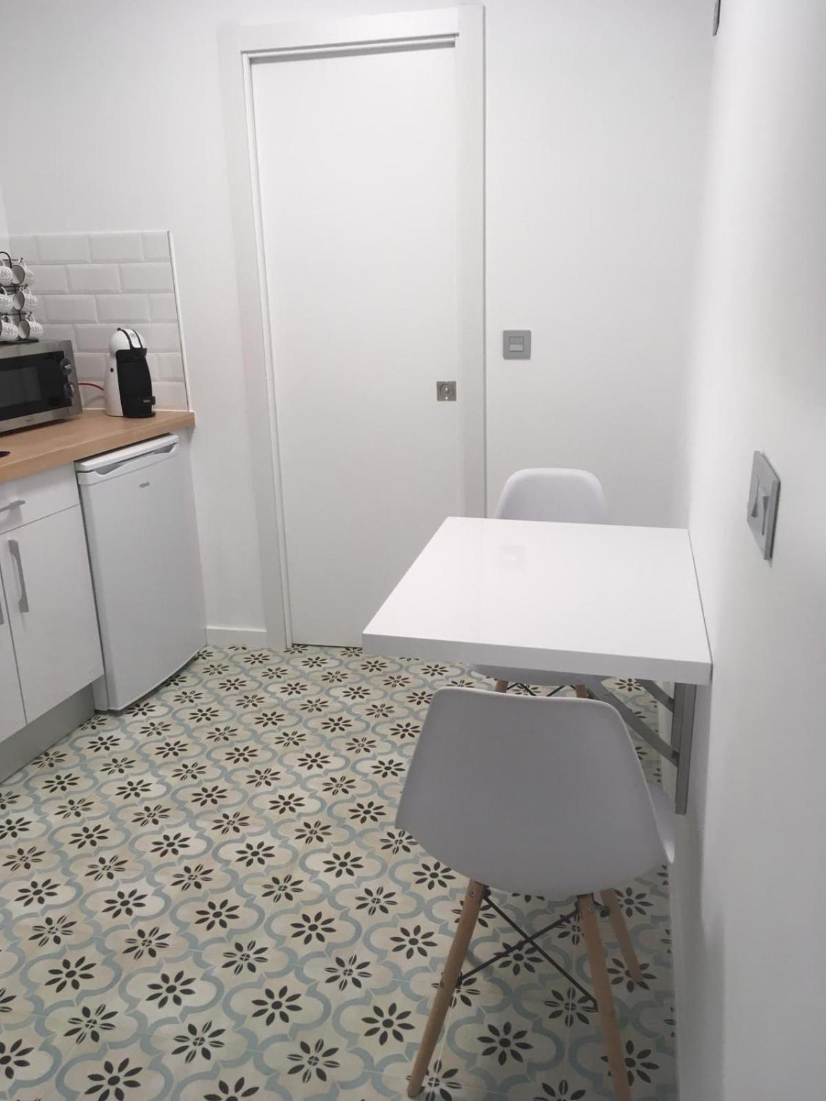 One-Bedroom Apartment photo 2