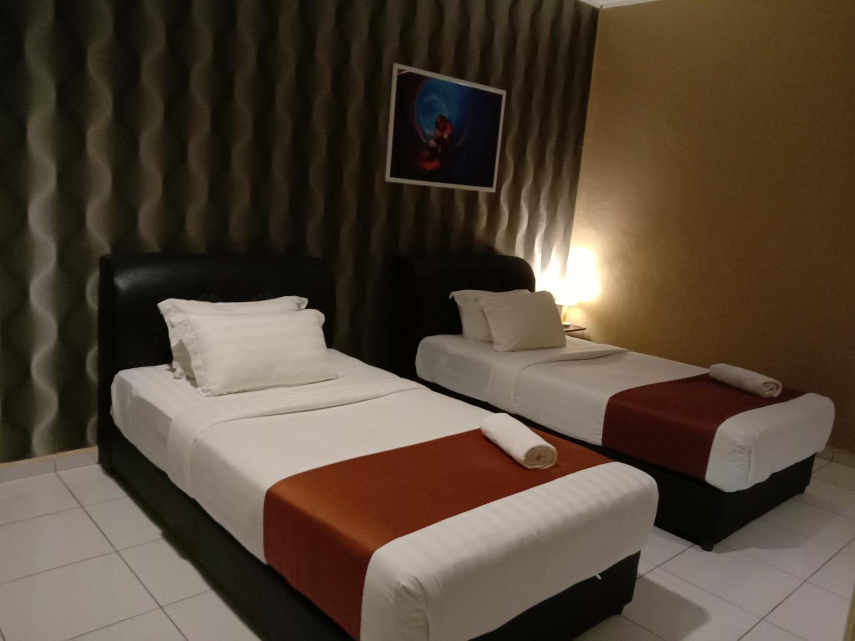 Standard Twin Room - Photo 3