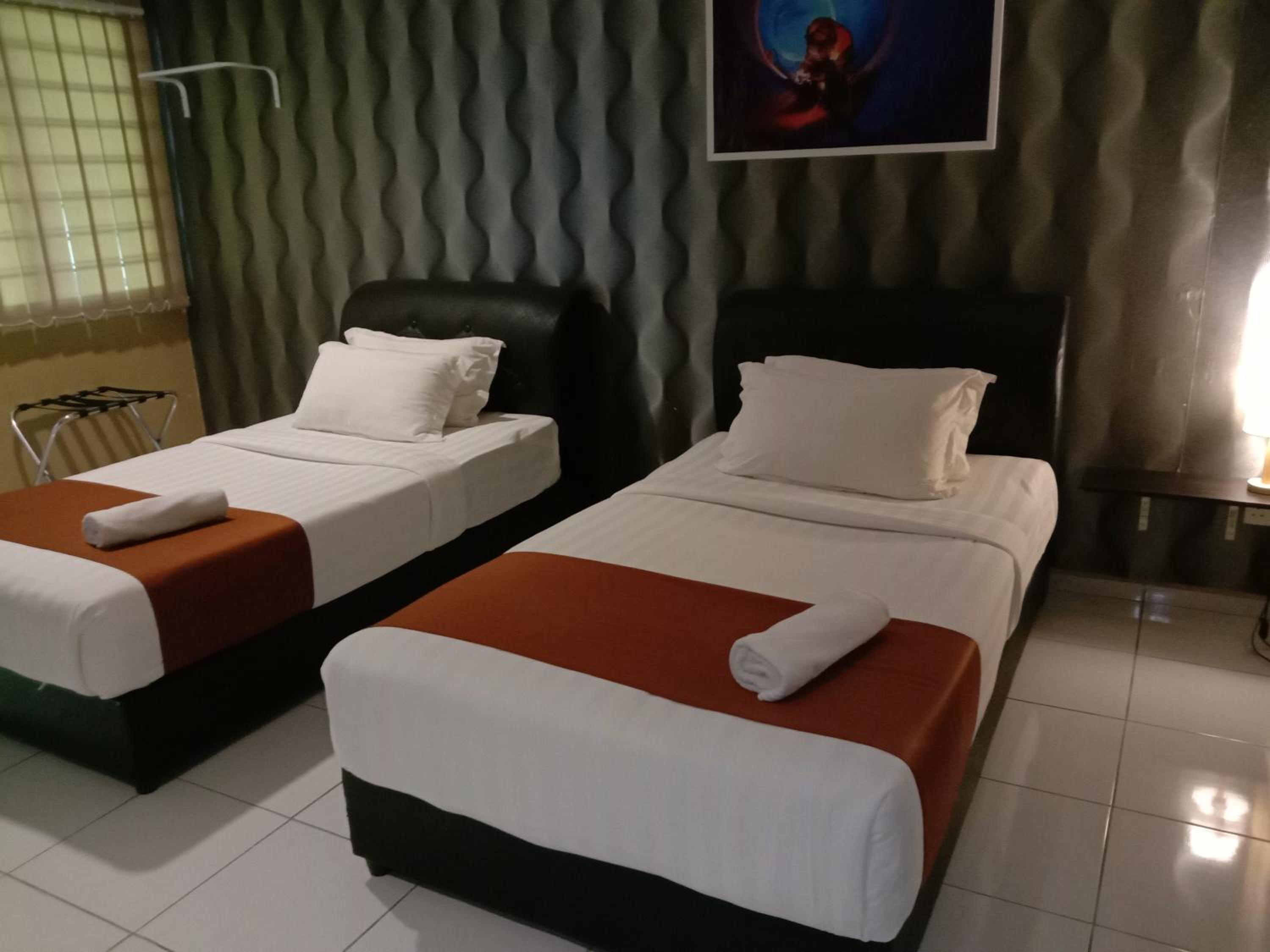 Standard Twin Room - Photo 1