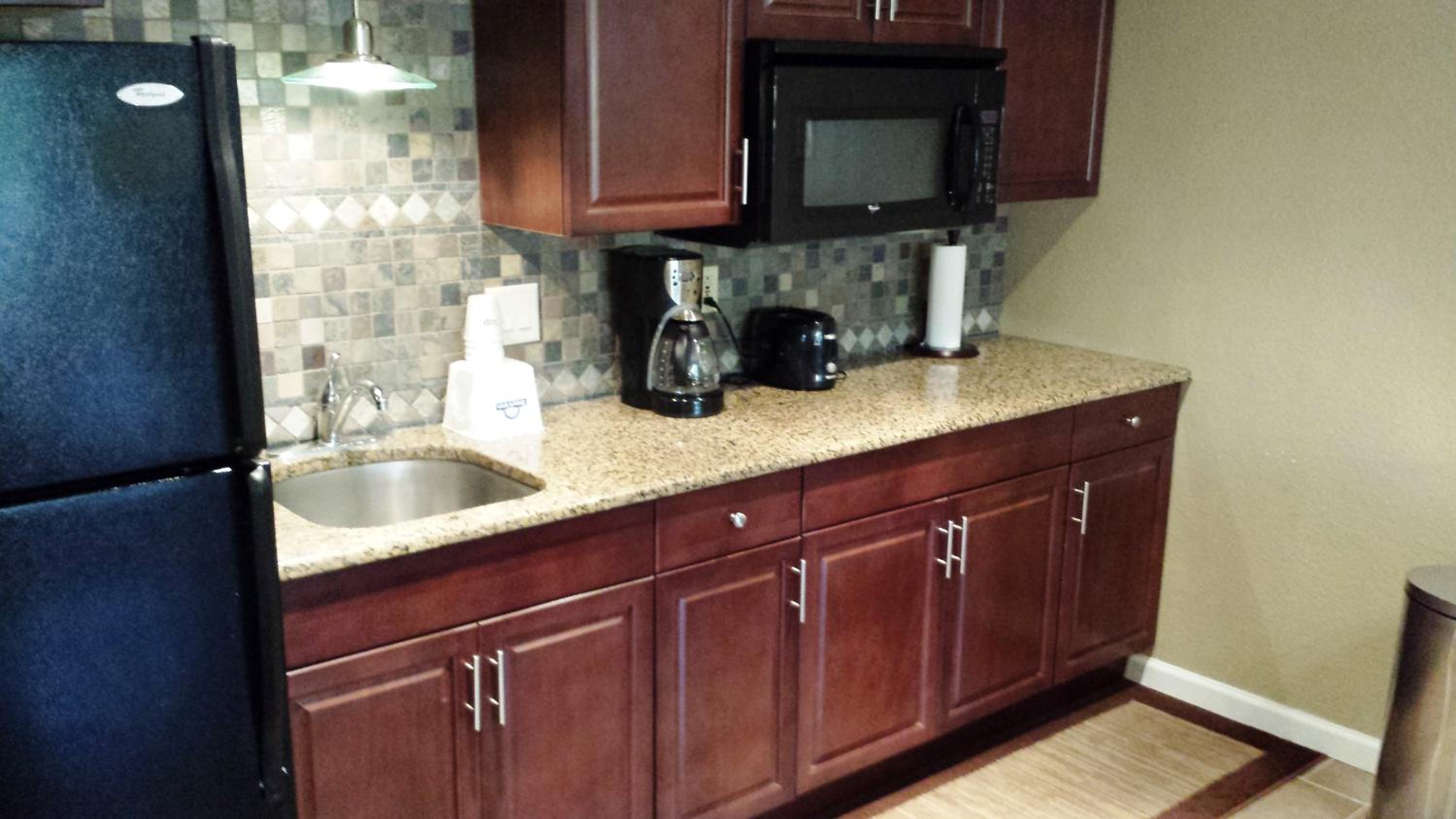 King Suite - Non-Smoking - Photo 6