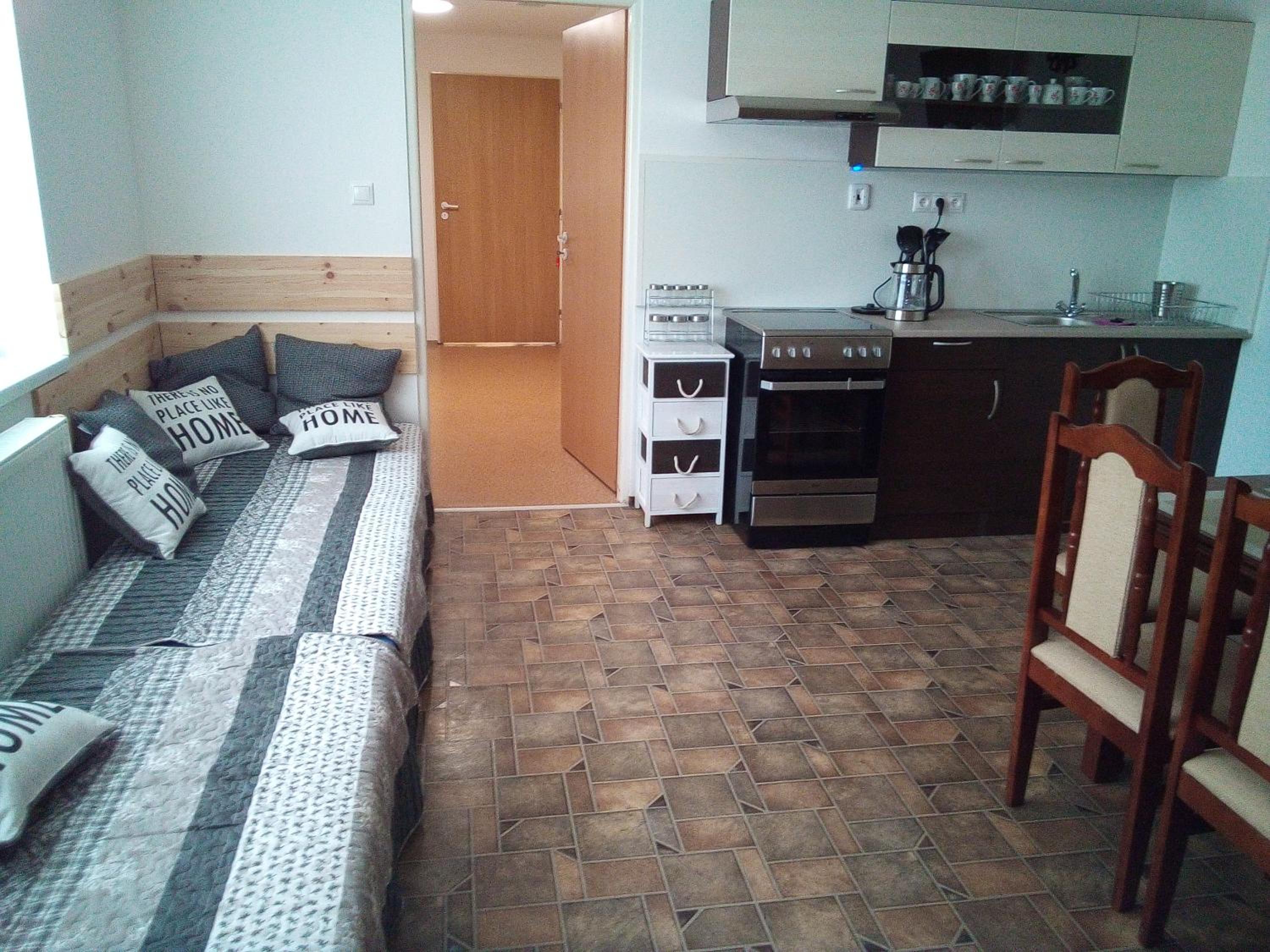 One-Bedroom Apartment - Photo 2