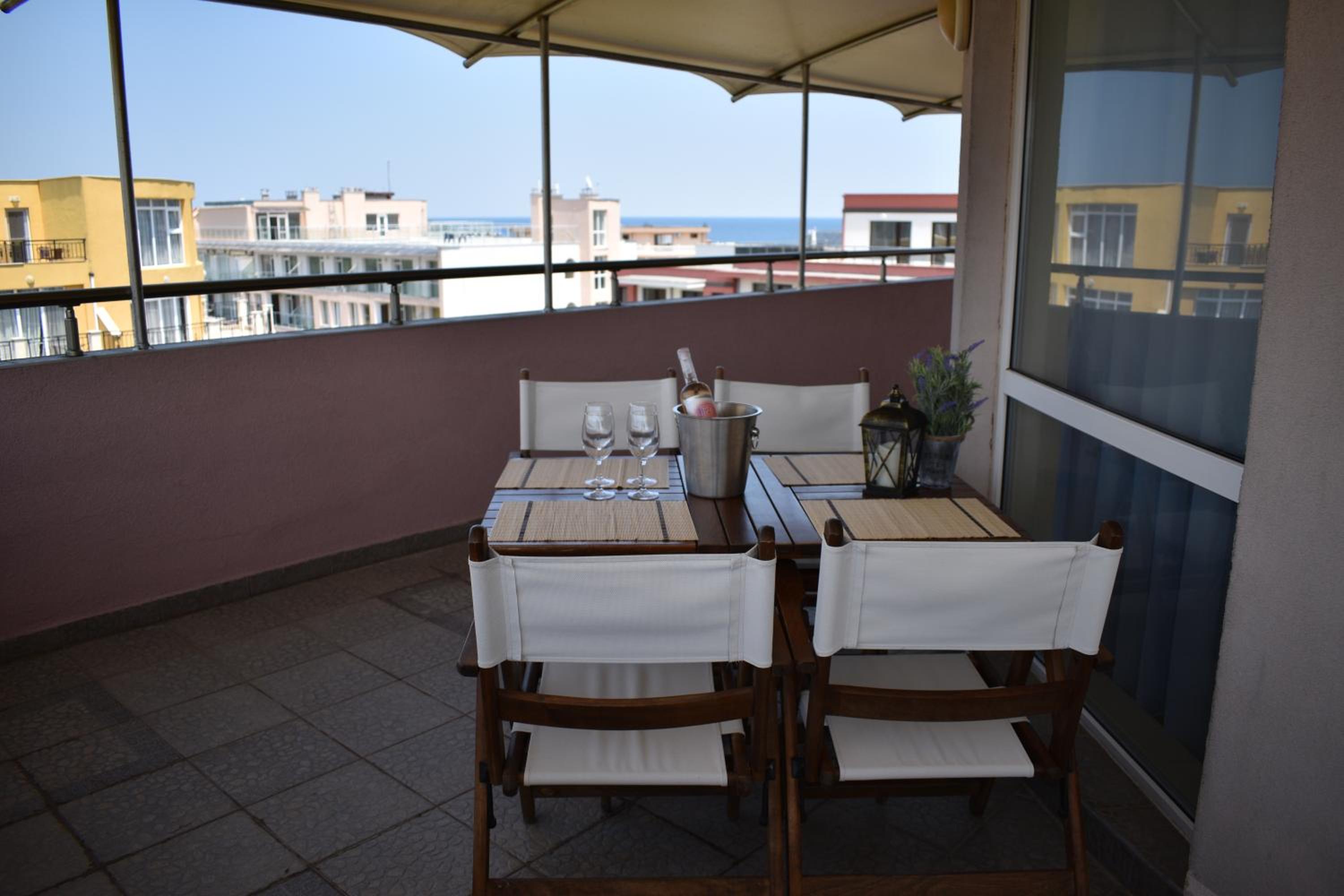 Apartment with Pool View  photo 2