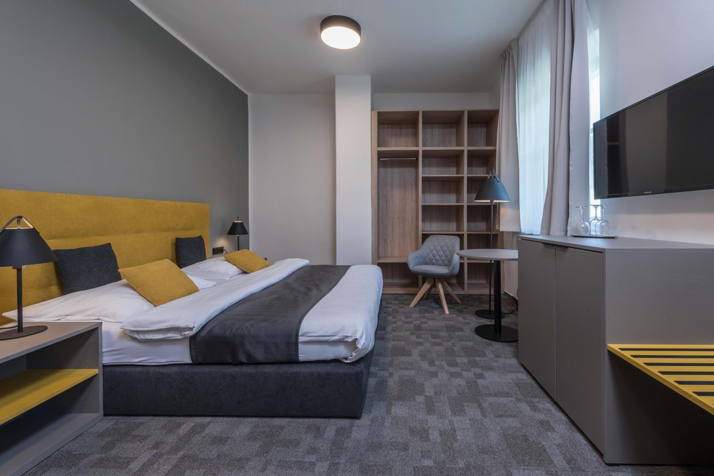 Double Room - Photo 2