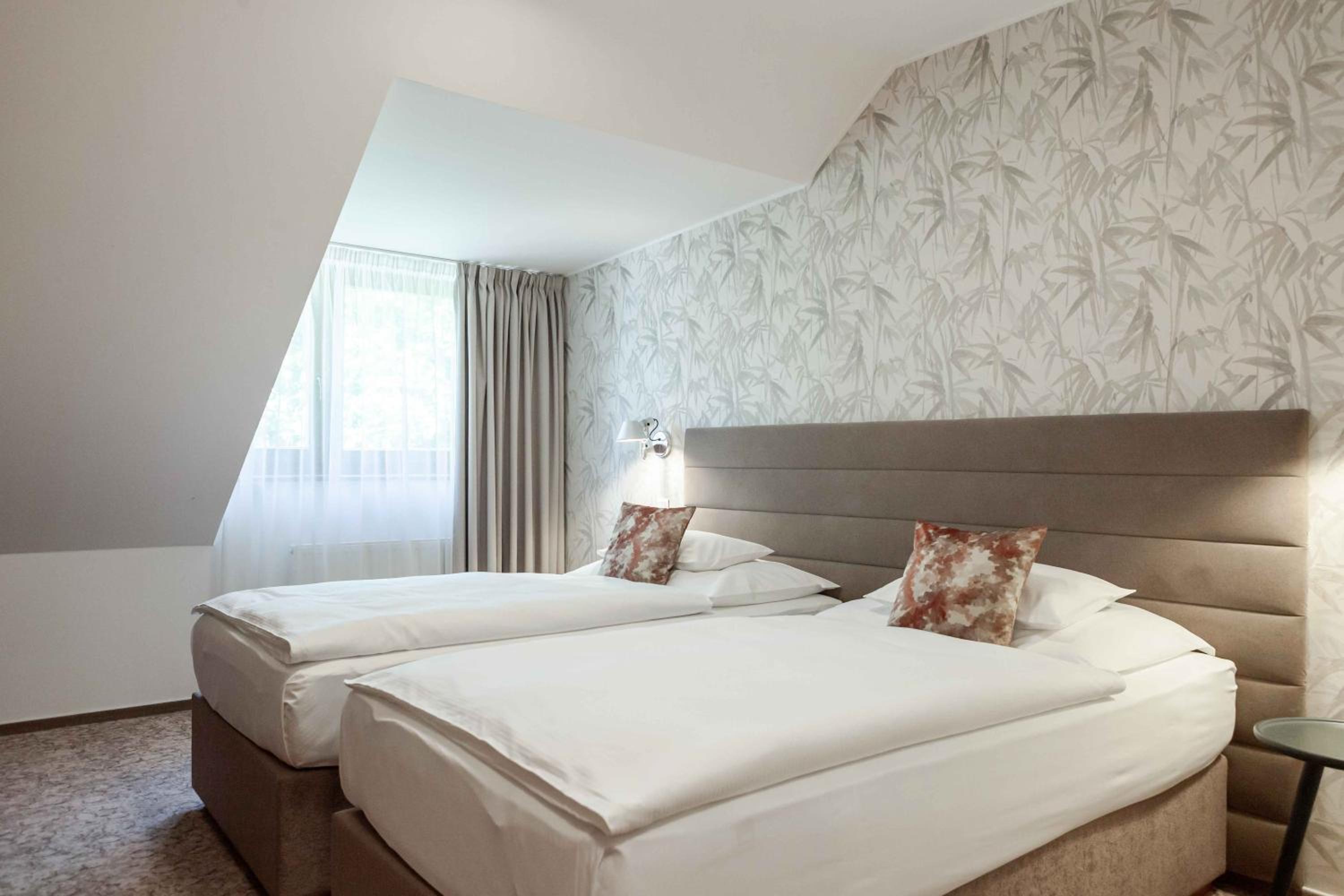 Twin Room - Photo 2