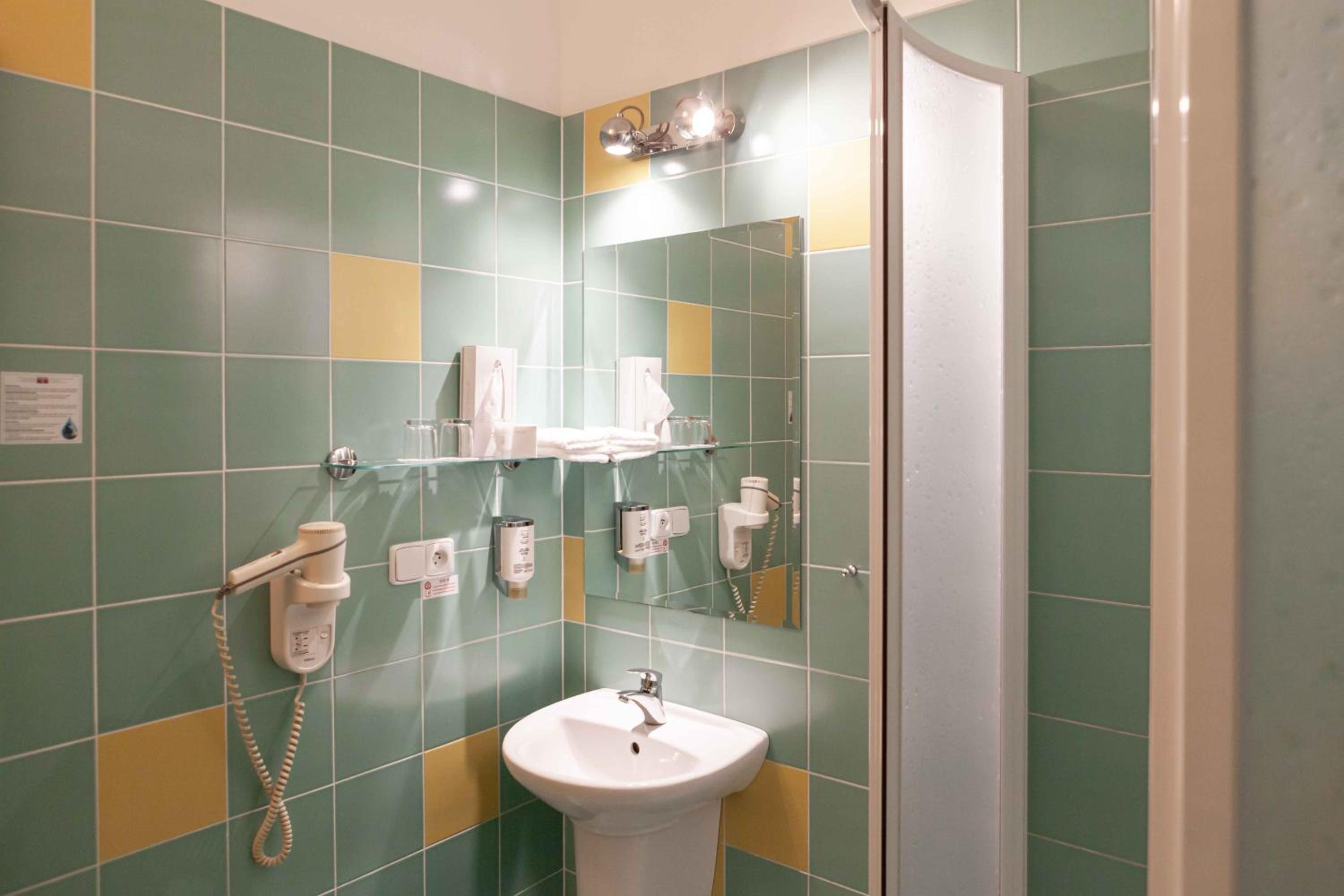 Twin Room - Photo 6