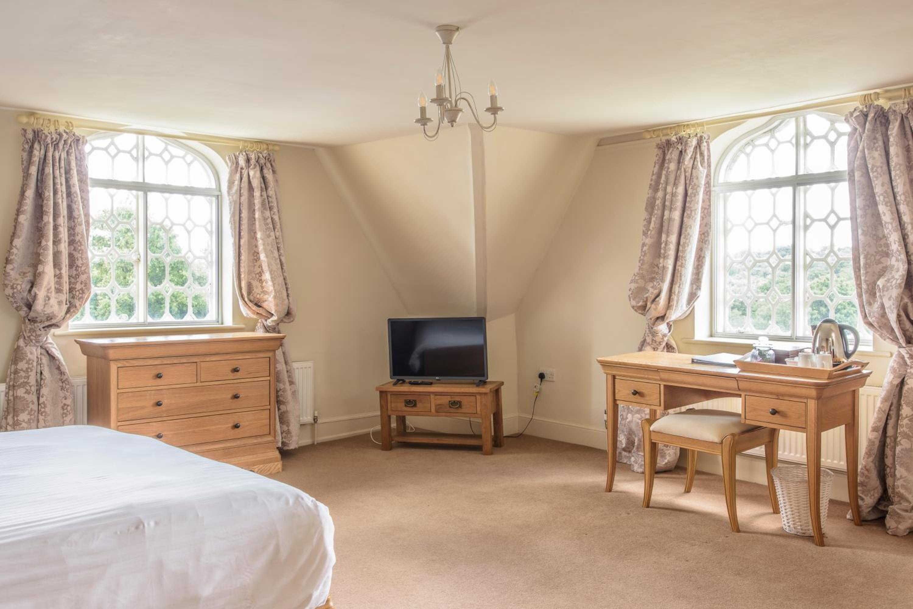 Two-Bedroom Suite - Photo 2