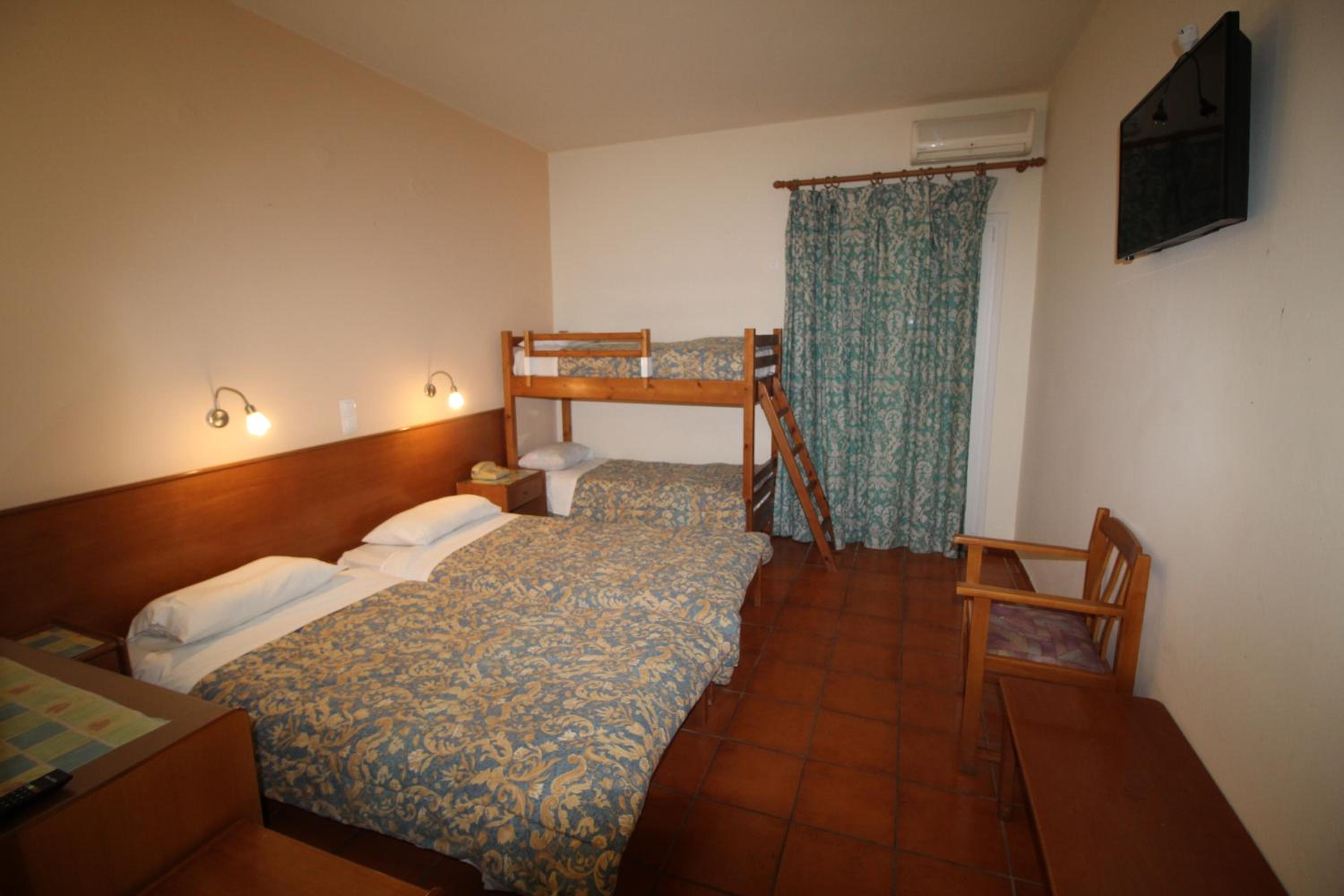 Double Room - Photo 11