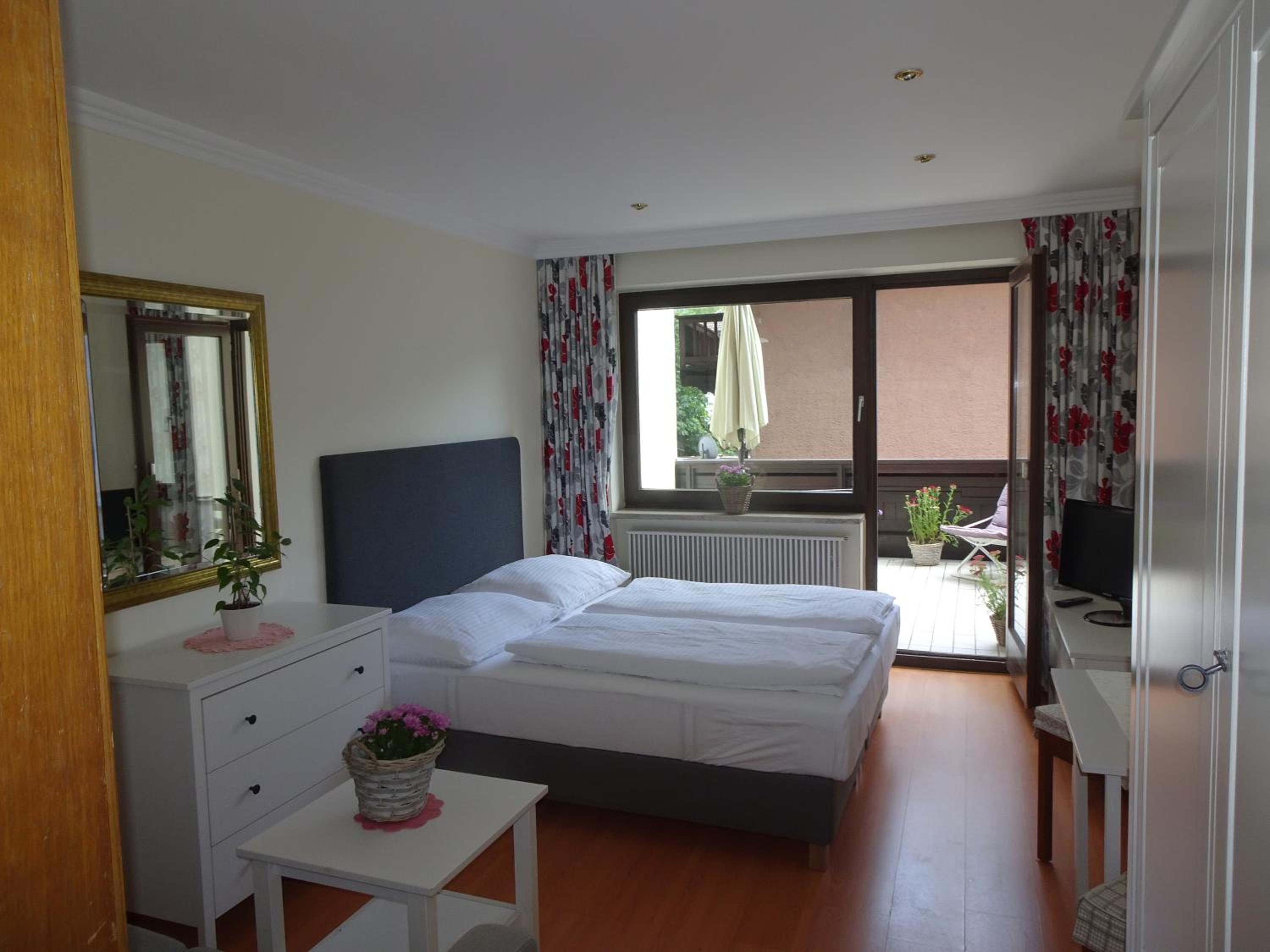 Studio (2 Adults)