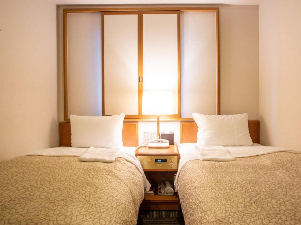 Economy Twin Room - Smoking - Photo 5