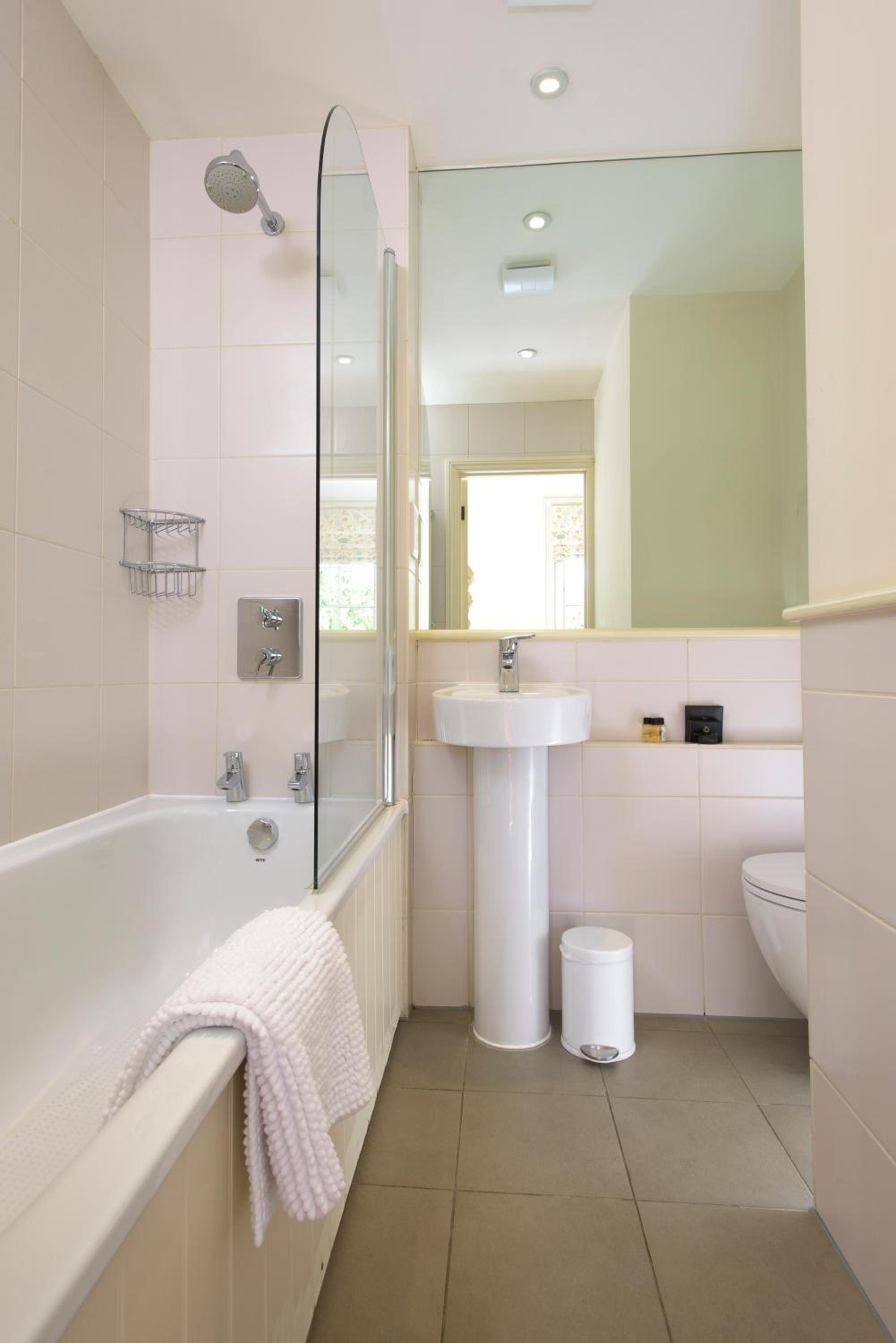 Deluxe King Room - Photo 3