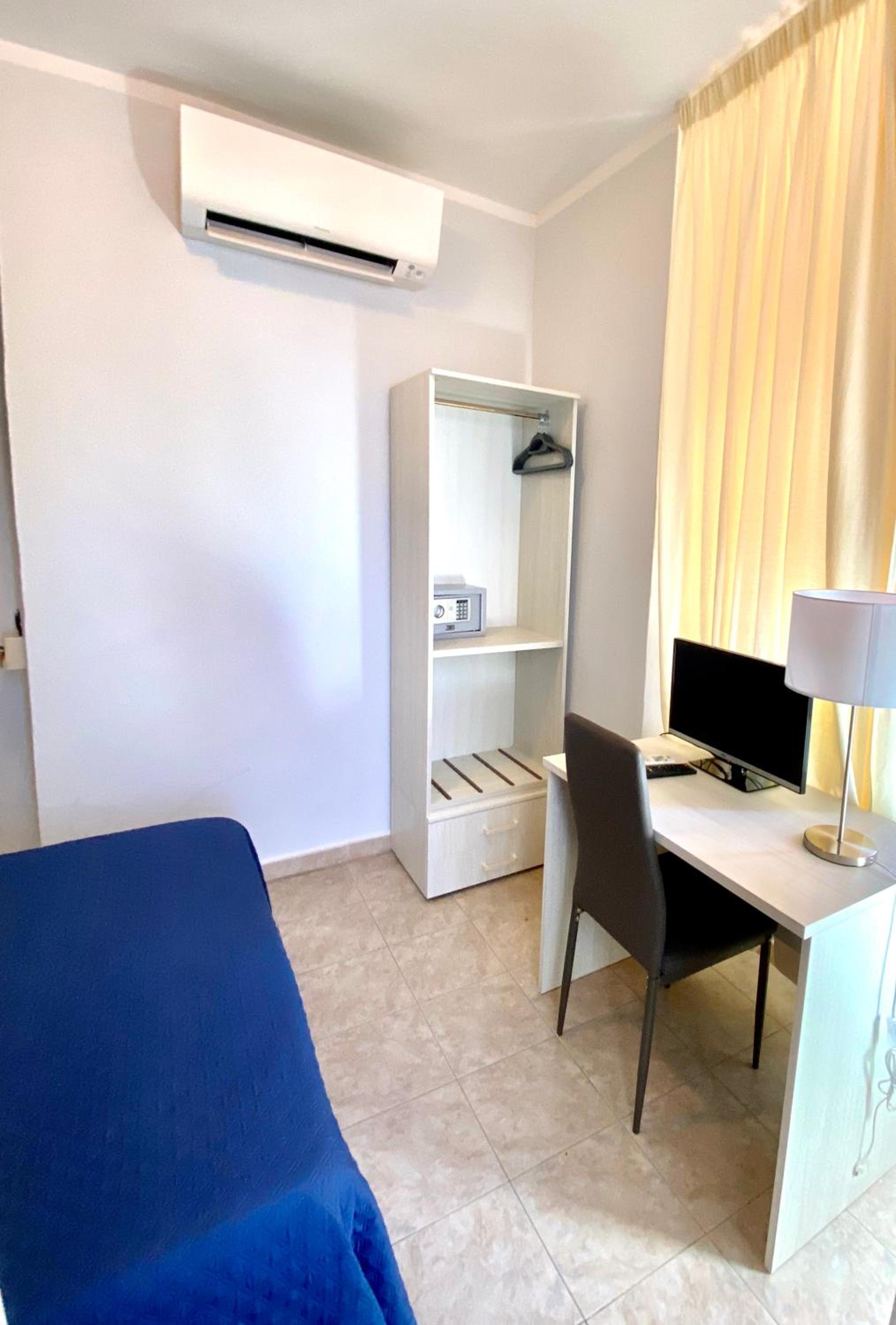 Single Room photo 2