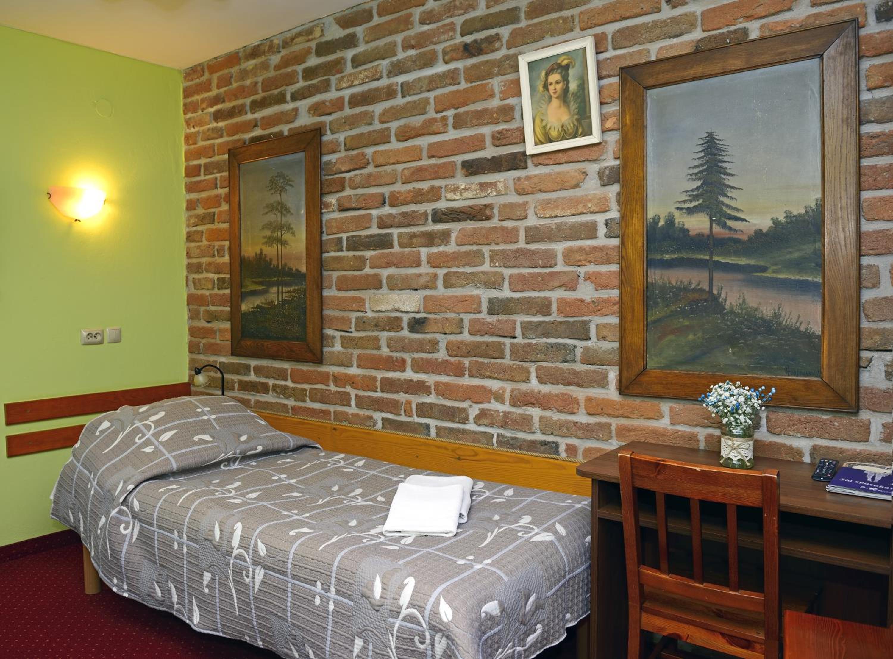 Standard Double Room - Photo 8