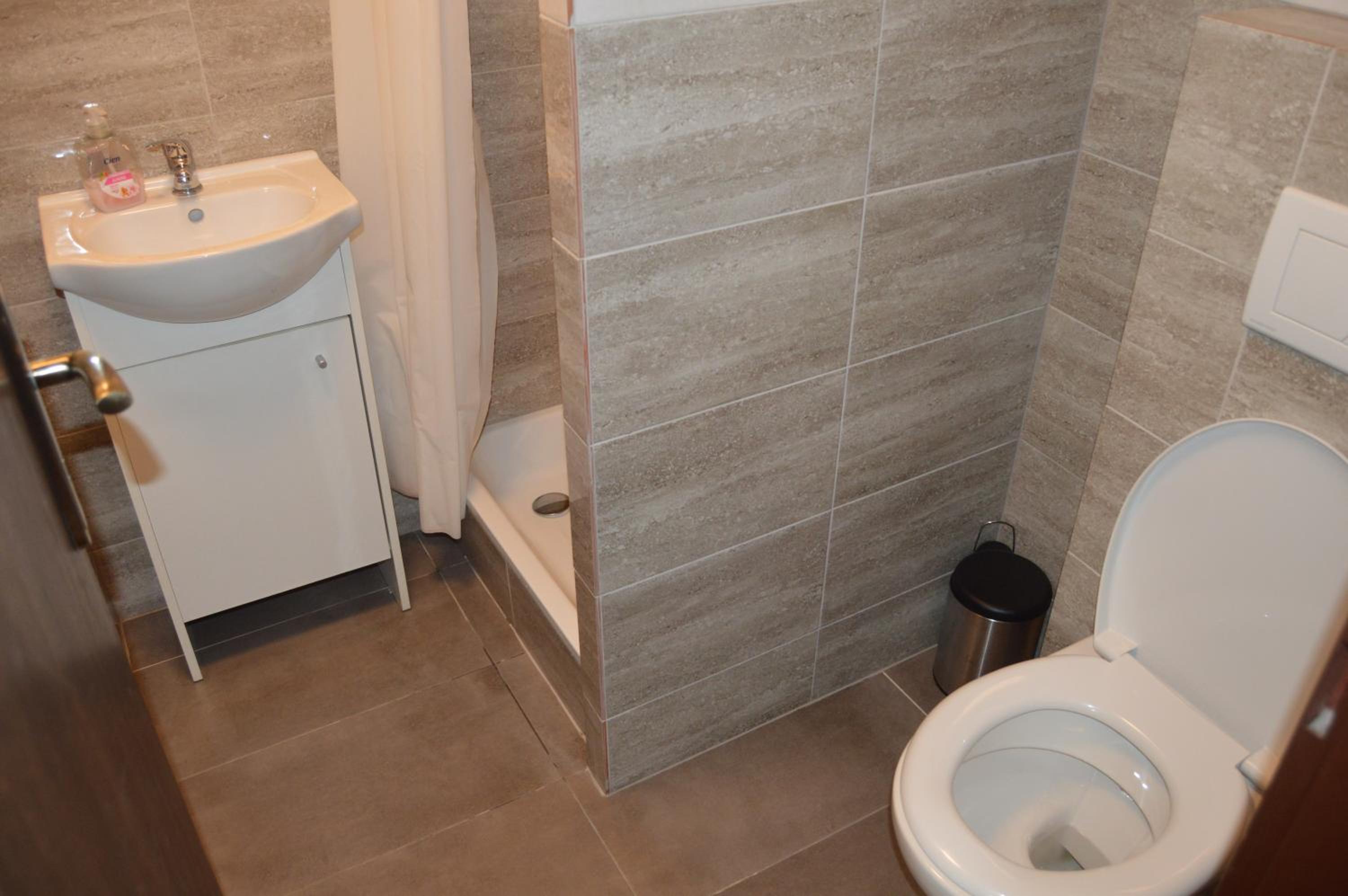 Family Room with Shower - Photo 3