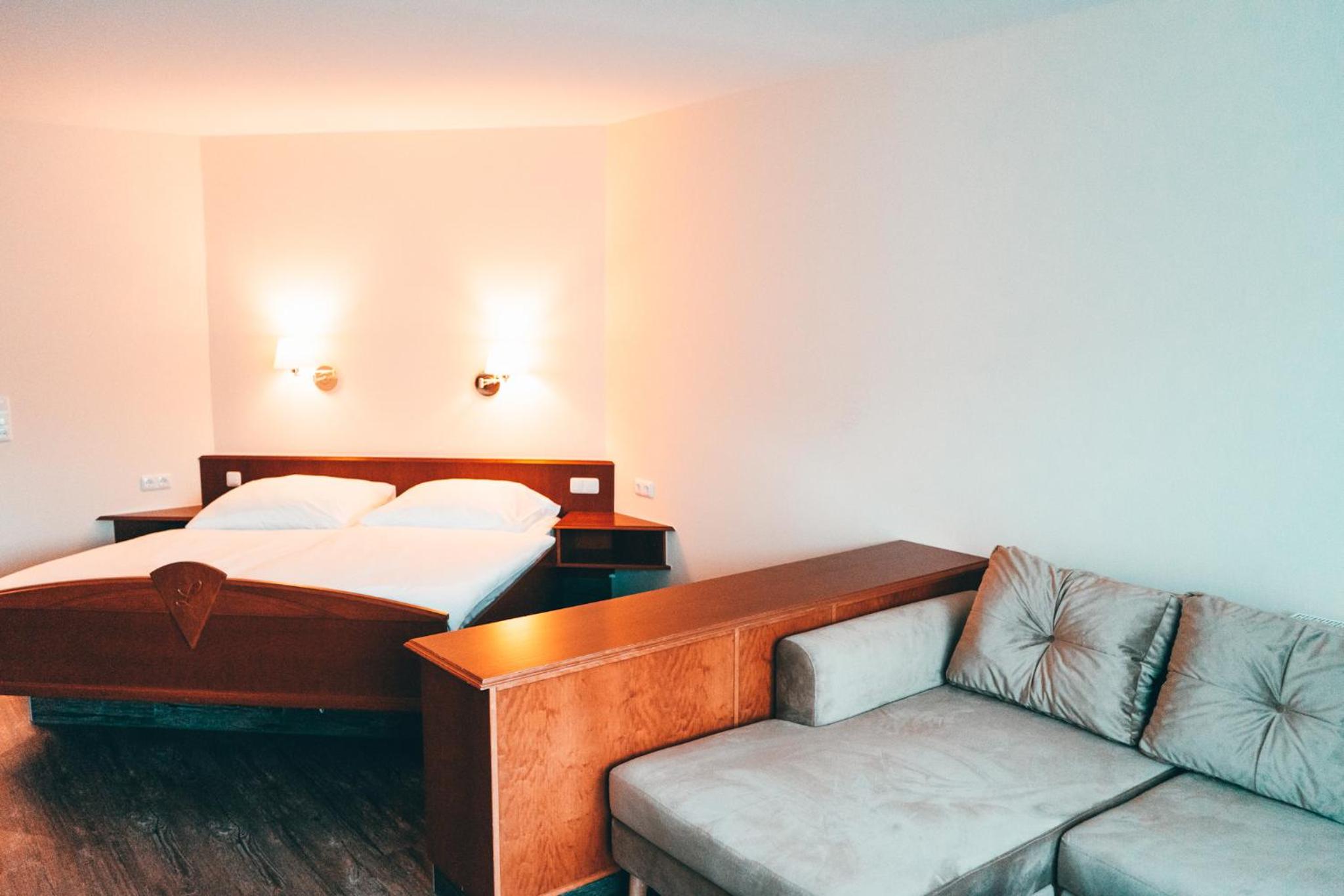 Deluxe Double Room with Balcony - Photo 1